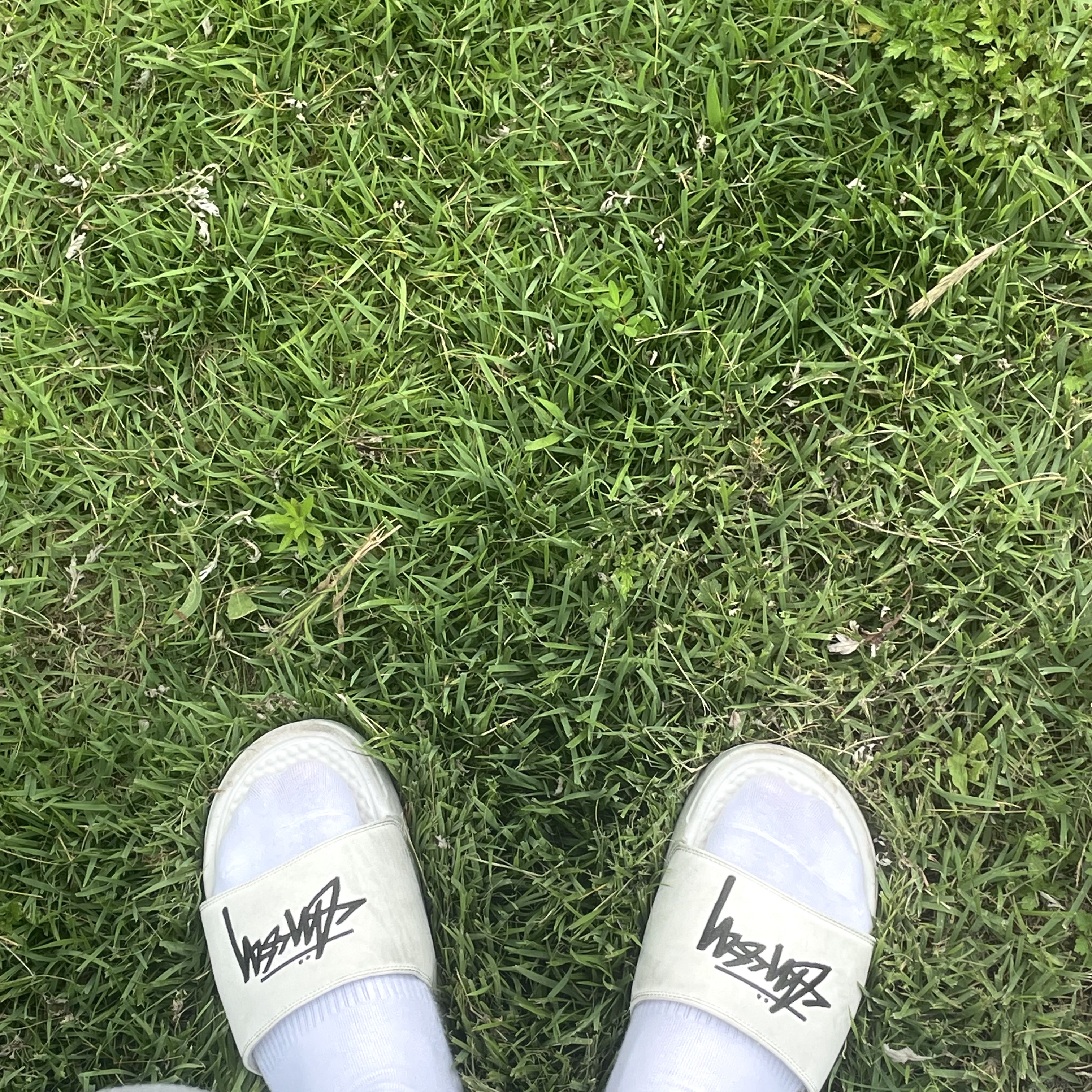 Nike x Stussy Benassi Slide Sail 착용 스타일