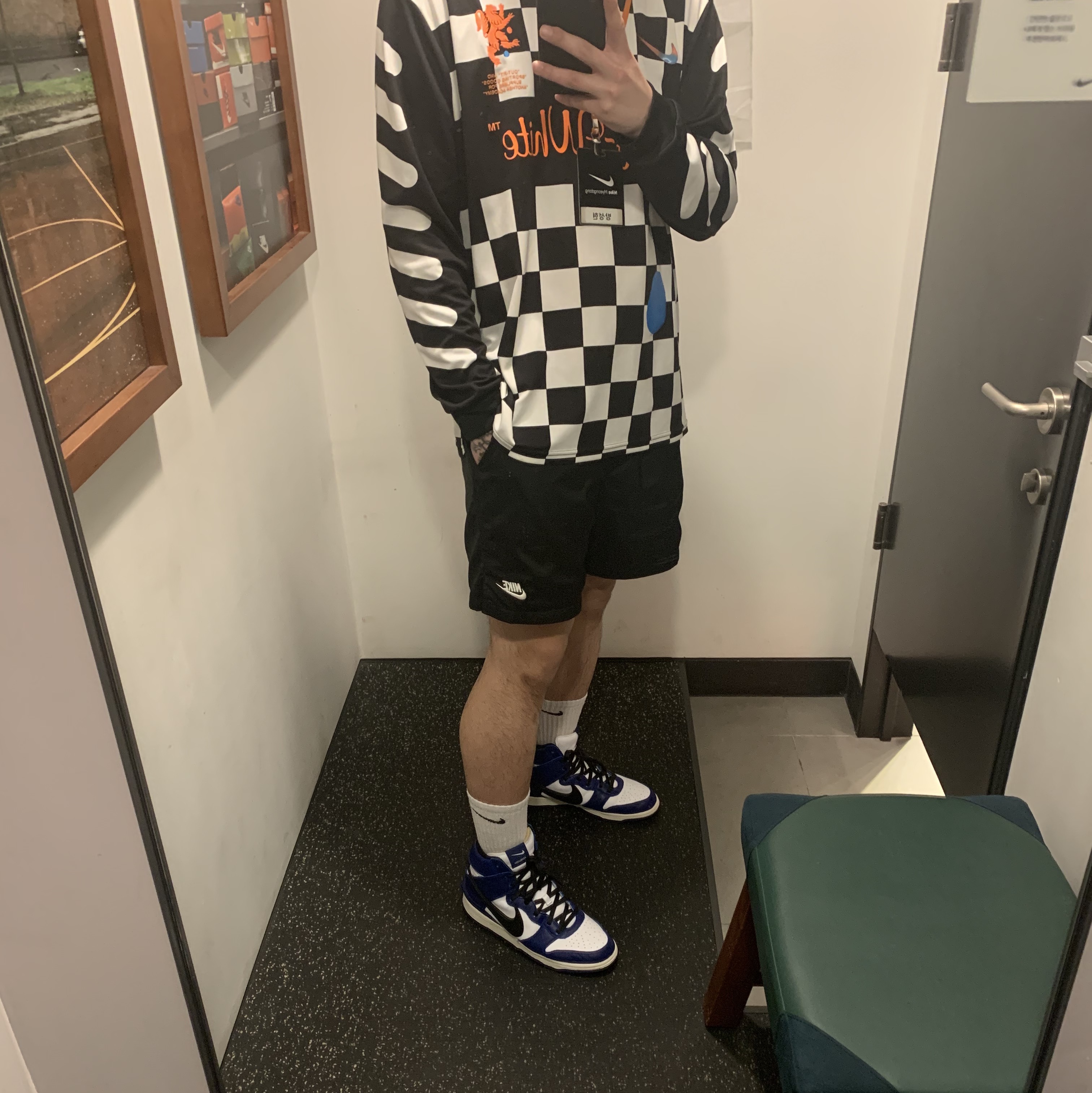 Nike x Ambush Dunk High Deep Royal Blue, Nike x Off-White Football Away Jersey Black 착용 스타일
