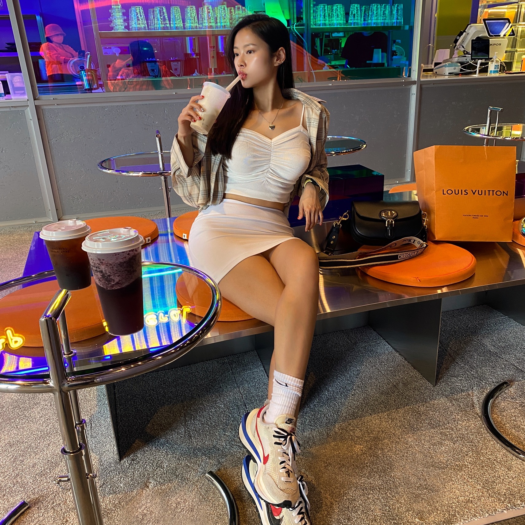 Nike x Sacai VaporWaffle Royal Fuchsia 착용 스타일 - 1