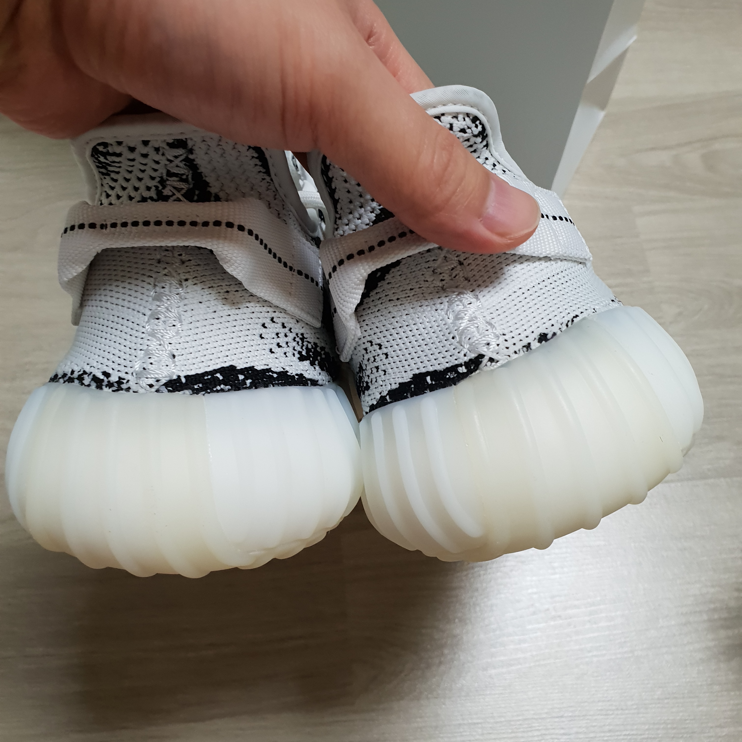 Adidas Yeezy Boost 350 V2 Zebra 2017/2019/2020 착용 스타일 - 4