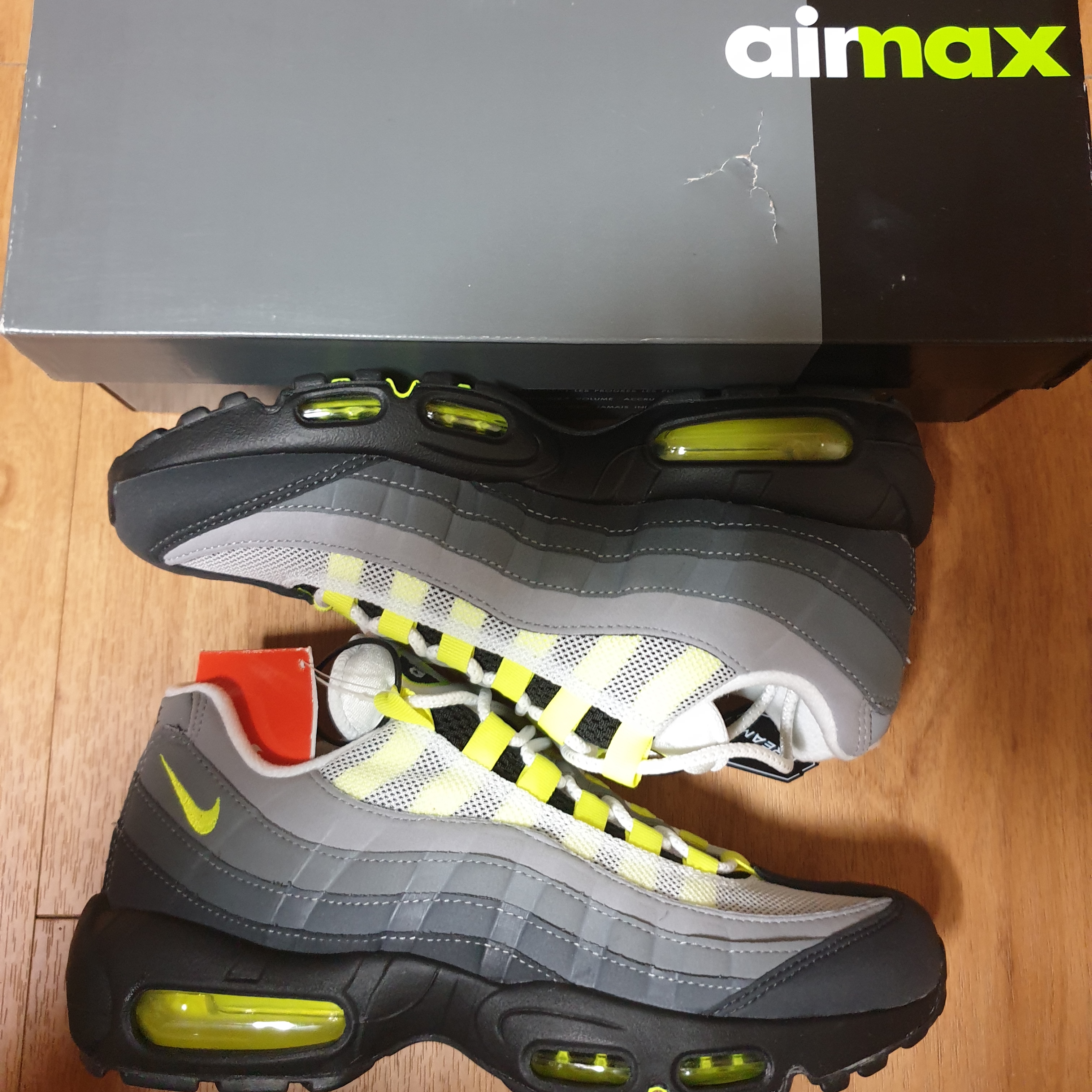 Nike Air Max 95 OG Neon Yellow 2020 착용 스타일 - 2