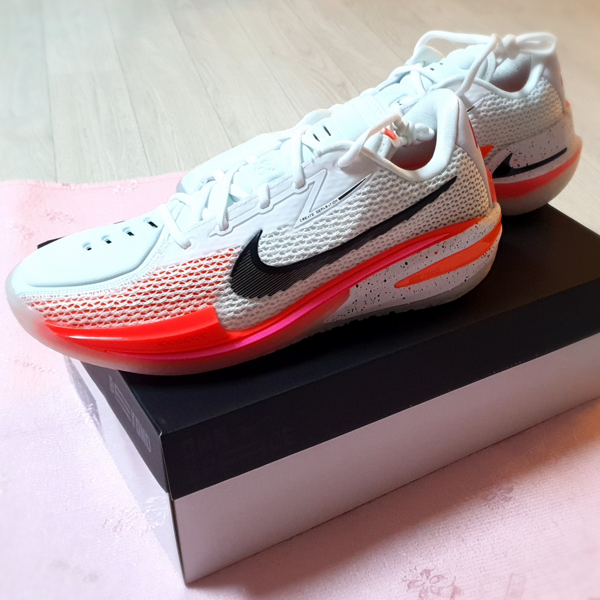 Nike Air Zoom GT Cut Bright Crimson 착용 스타일
