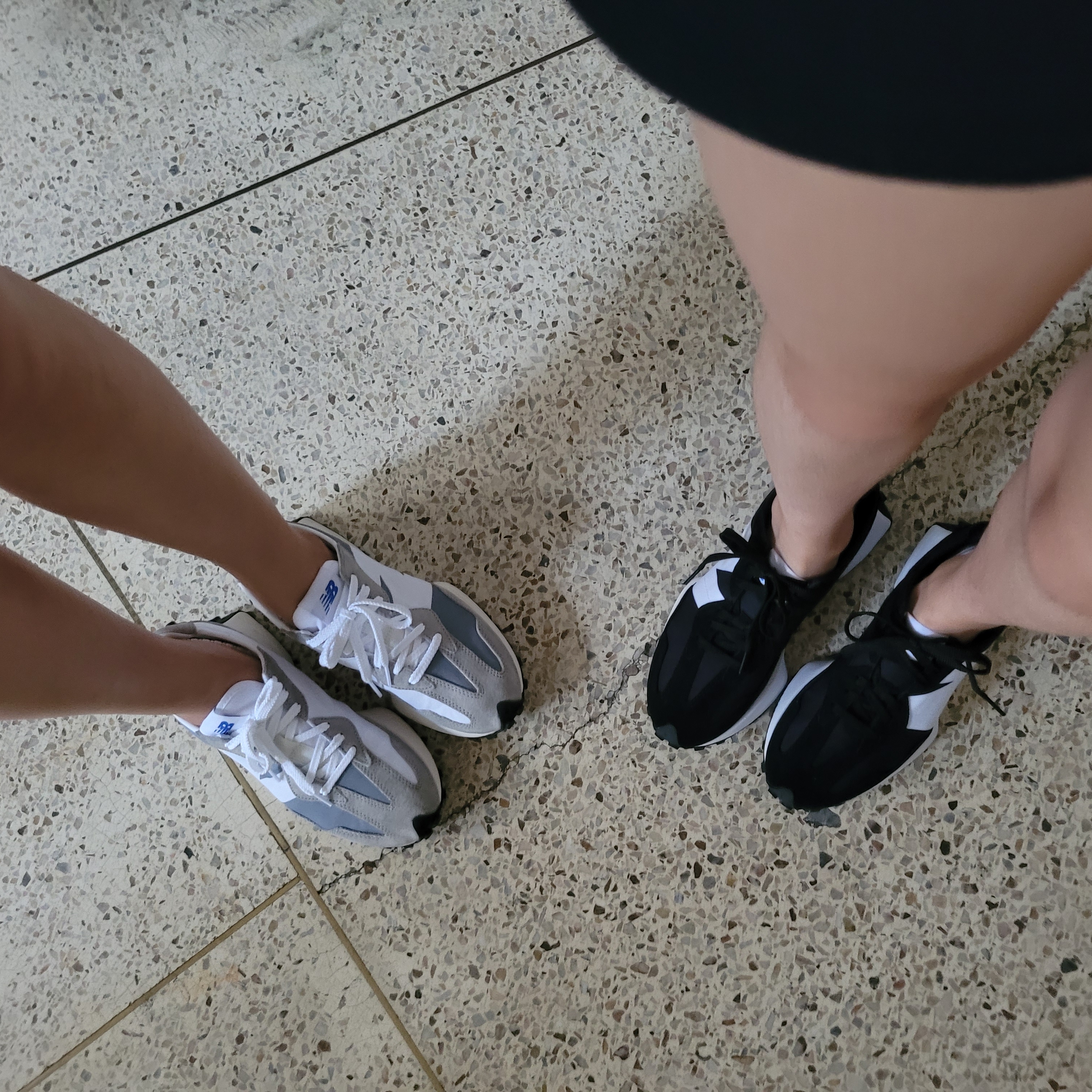 New Balance 327 Grey, New Balance 327 Black 착용 스타일