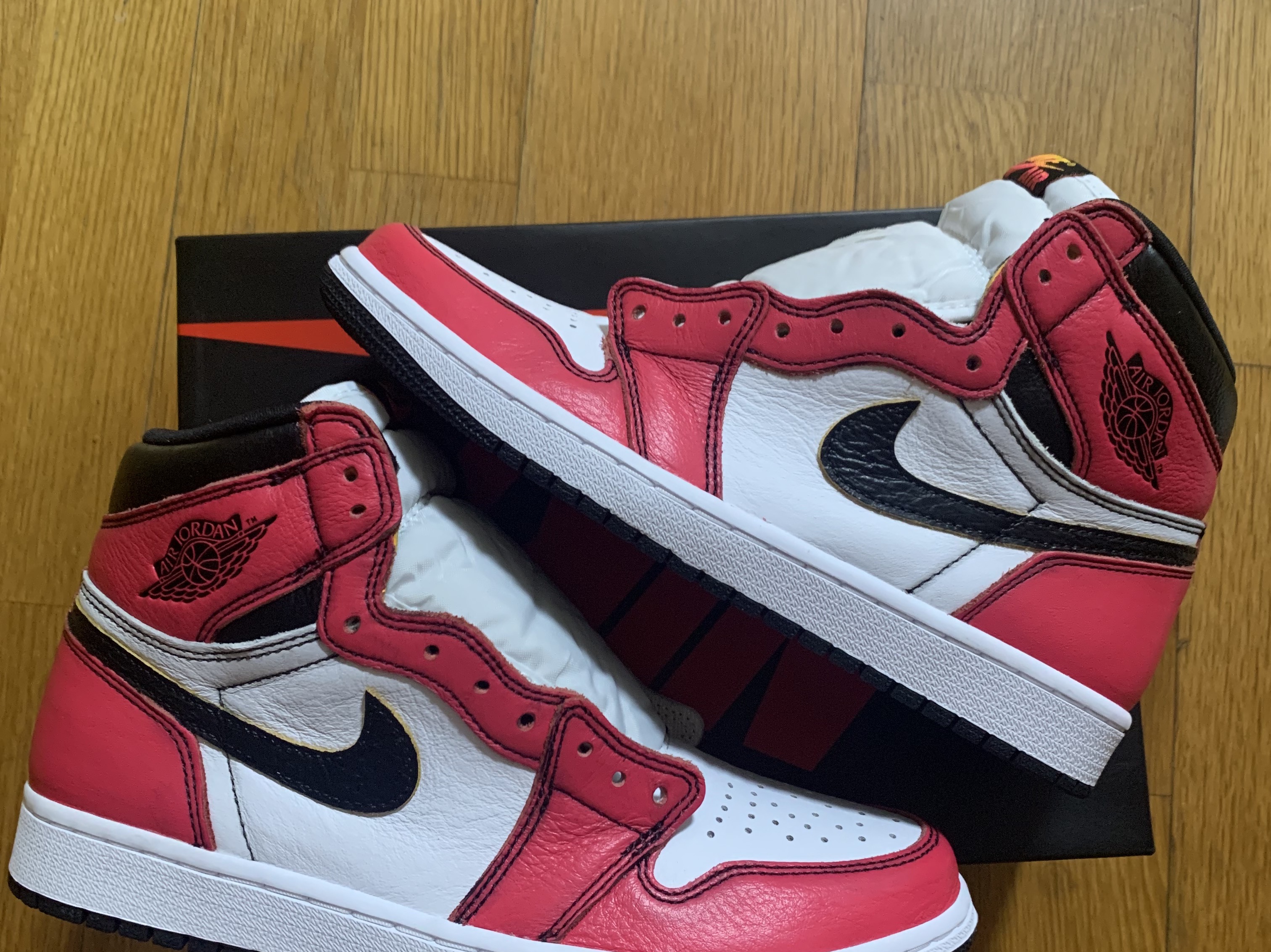 Jordan 1 Retro High OG Light Fusion Red 착용 스타일 - 4