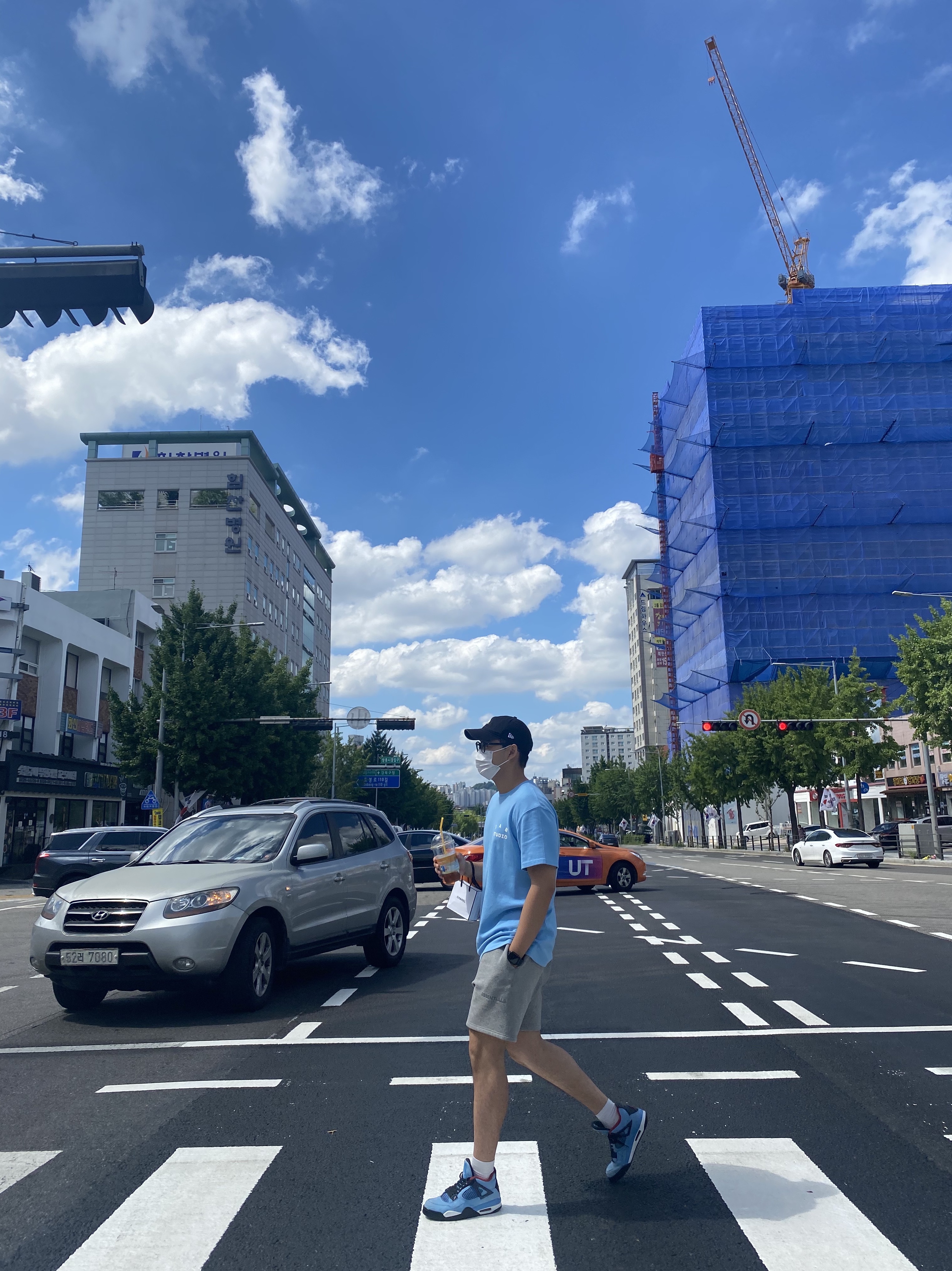 Essentials Sweatshorts Heather Oatmeal - 21SS, Jordan 4 x Travis Scott Retro Cactus Jack 착용 스타일