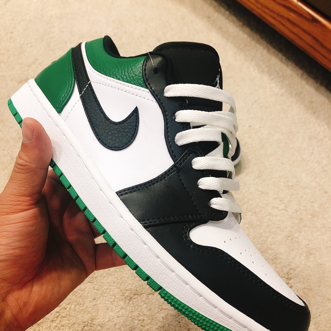 Jordan 1 Low White Lucky Green 착용 스타일 - 2