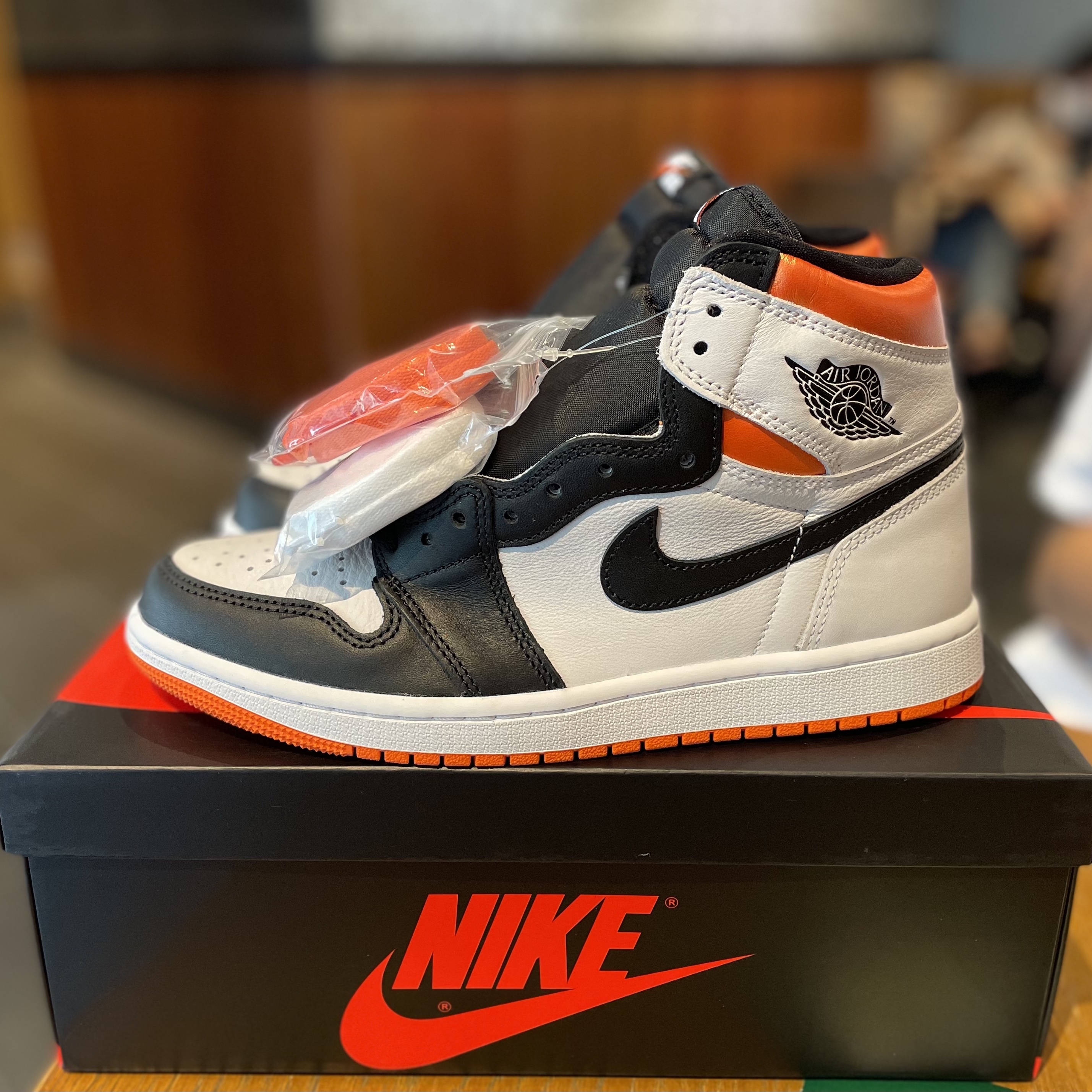 Jordan 1 Retro High OG Hyper Royal, (GS) Jordan 1 Retro High OG Hyper Royal 착용 스타일 - 3
