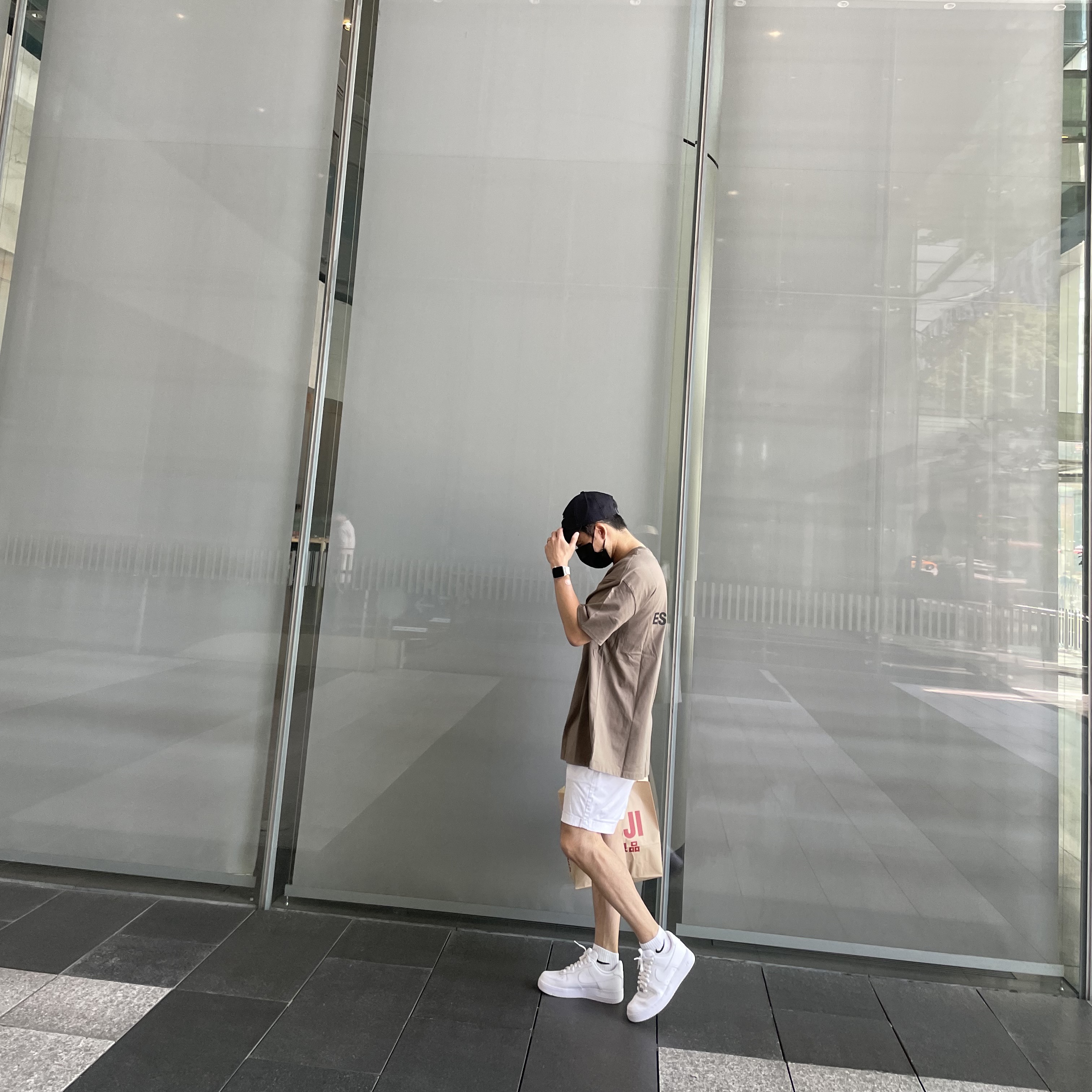 Essentials T-Shirt Taupe - 21SS, Nike Air Force 1 '07 Low White 착용 스타일 - 1
