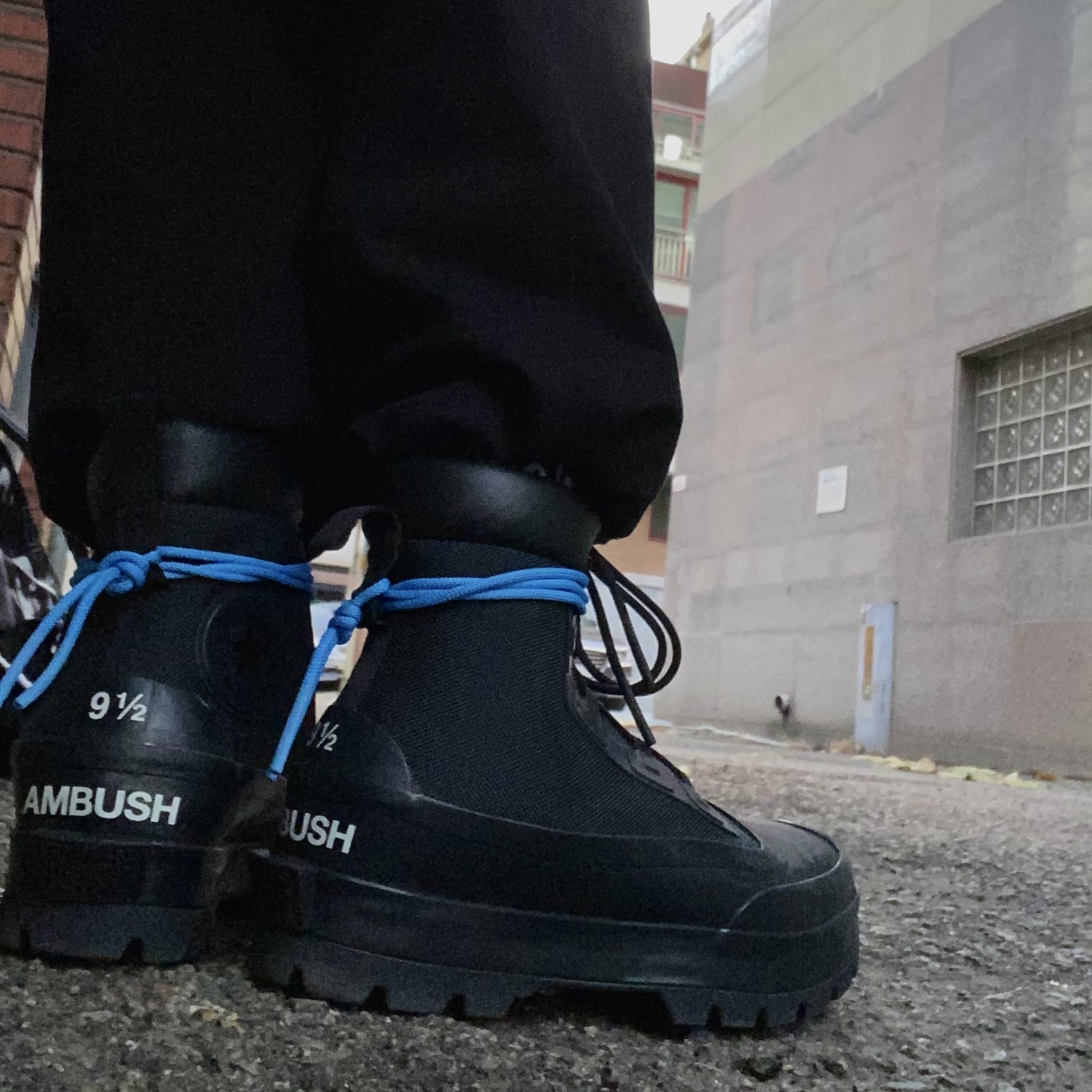 Converse x Ambush Chuck Taylor All Star Duck Boot Black 착용 스타일 - 1