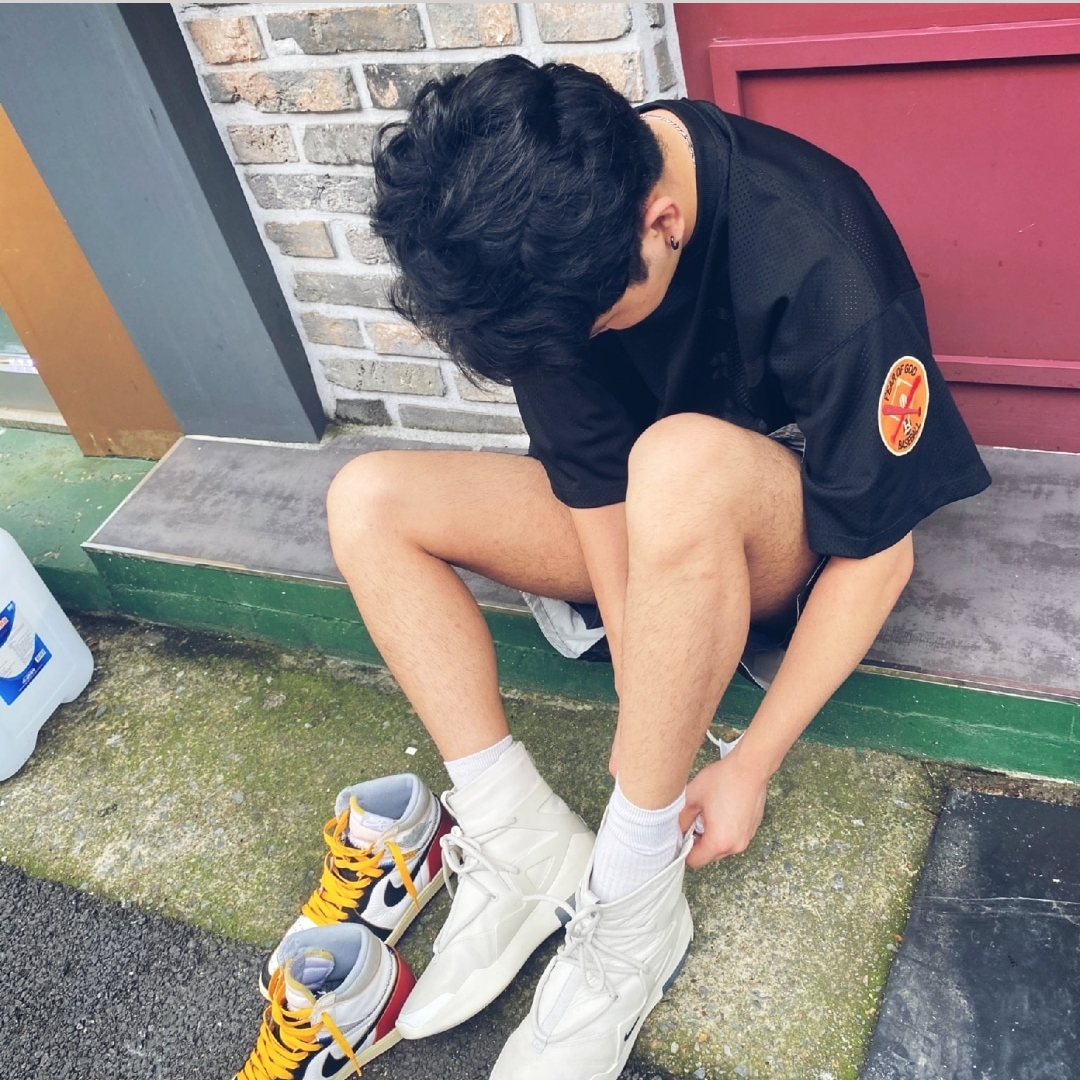 Jordan 1 x Union Retro High Black Toe, Nike x Fear of God Air Fear of God 1 Light Bone 착용 스타일