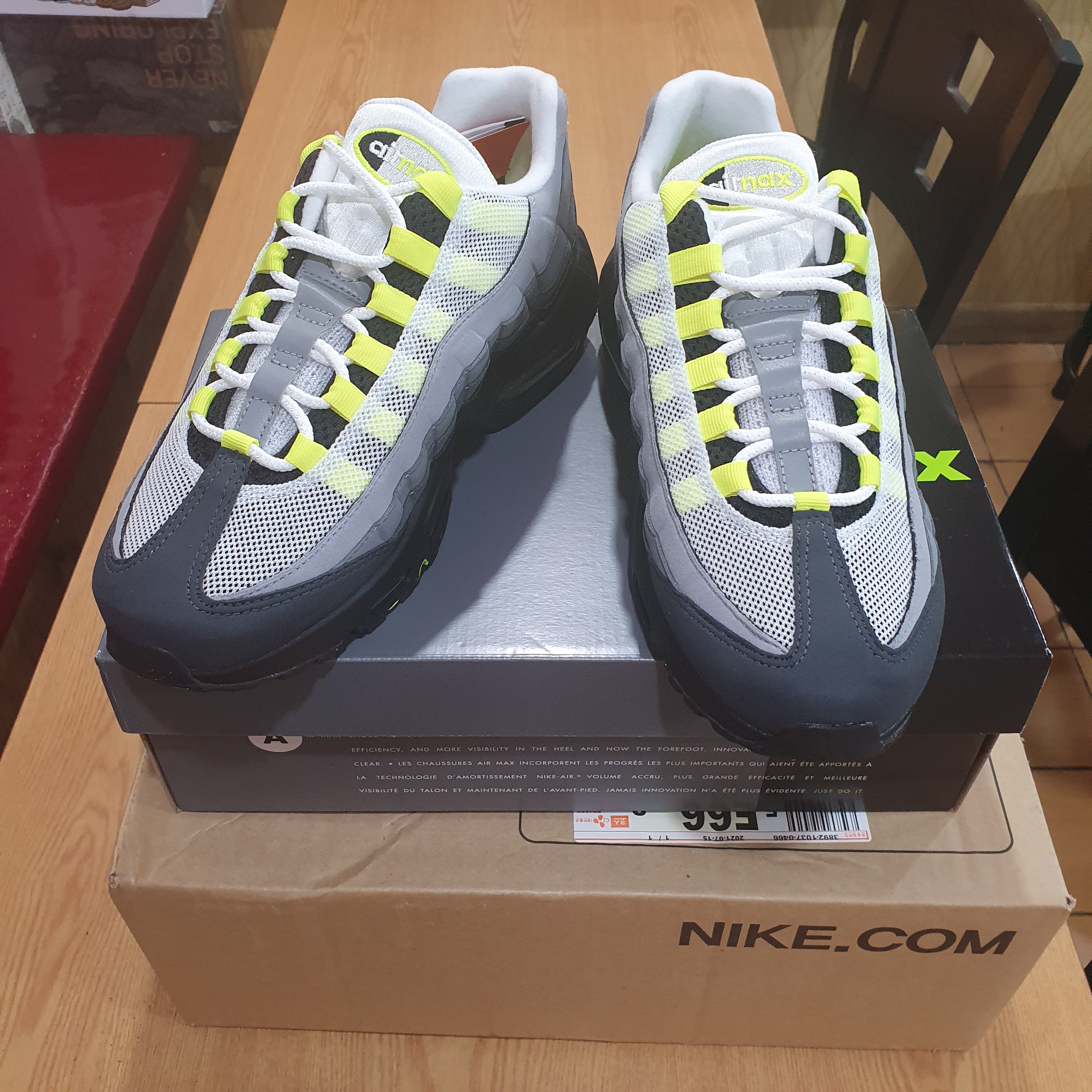 Nike Air Max 95 OG Neon Yellow 2020 착용 스타일 - 1