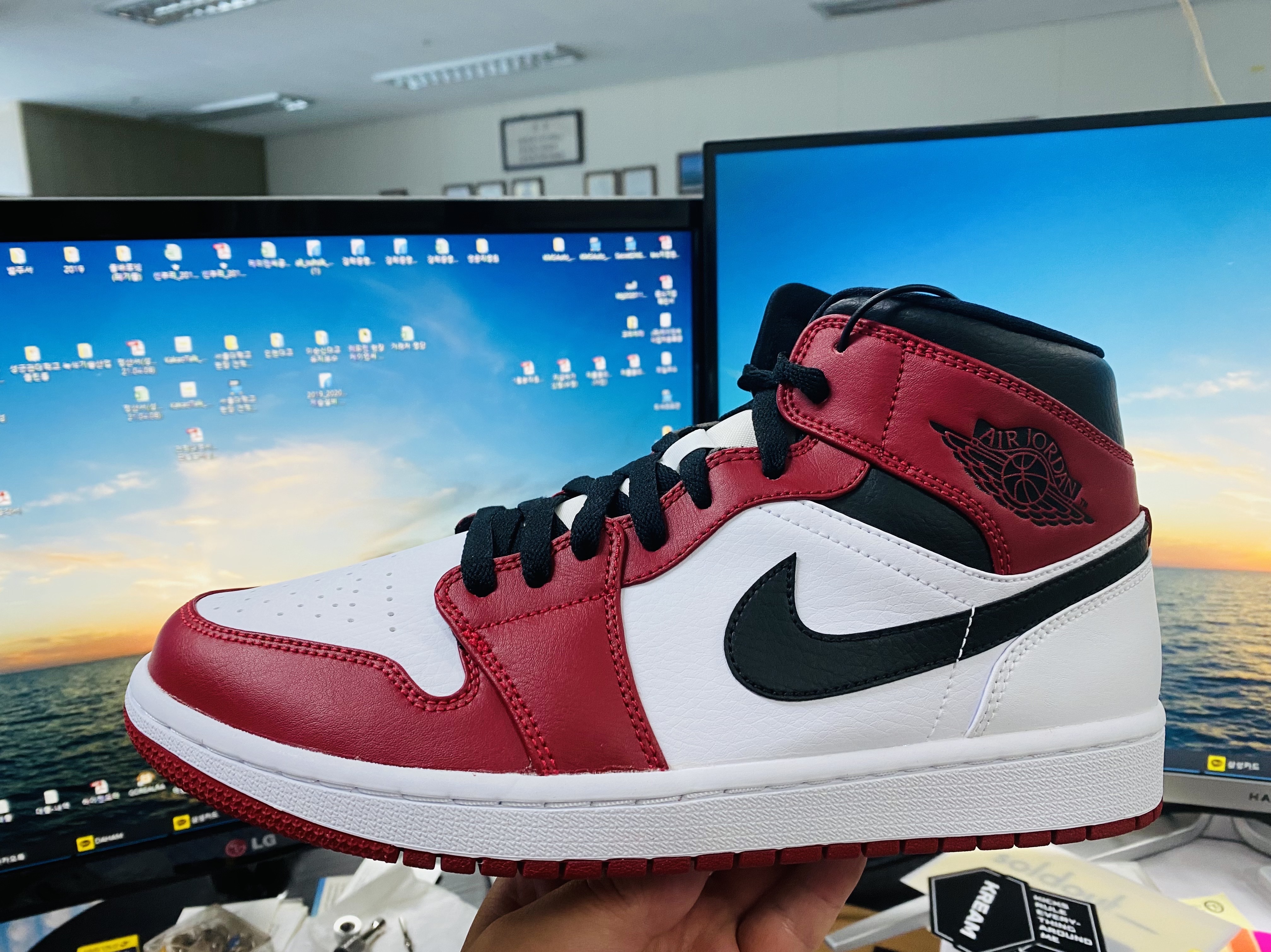 Jordan 1 Mid Chicago 2020 착용 스타일