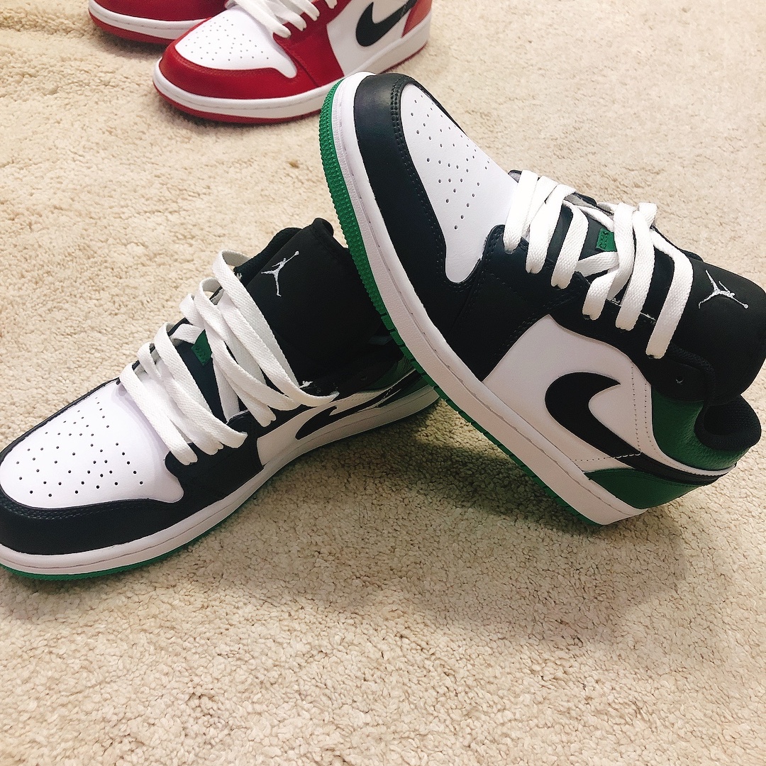 Jordan 1 Low White Lucky Green 착용 스타일 - 1