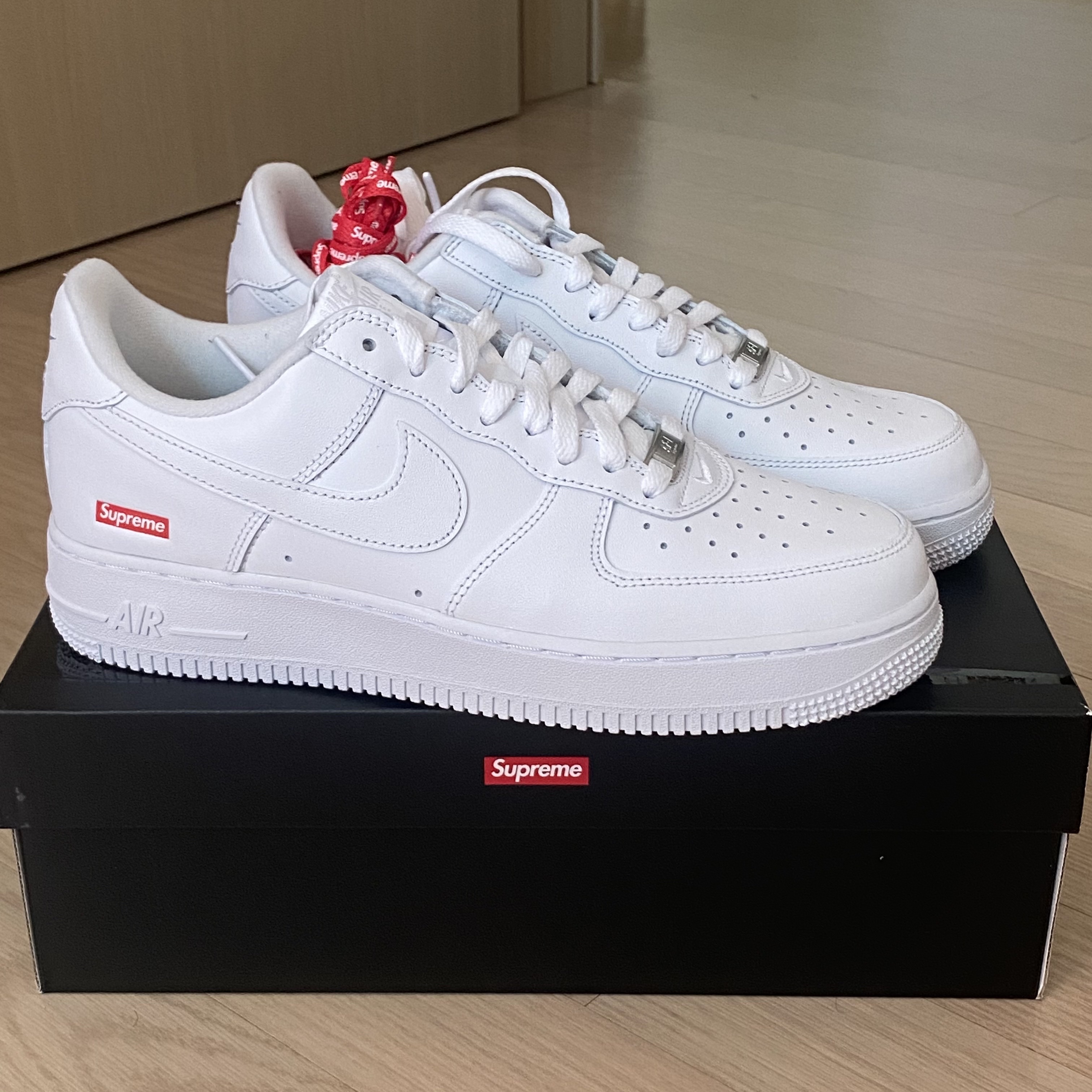 Nike x Supreme Air Force 1 Low White 착용 스타일 - 1