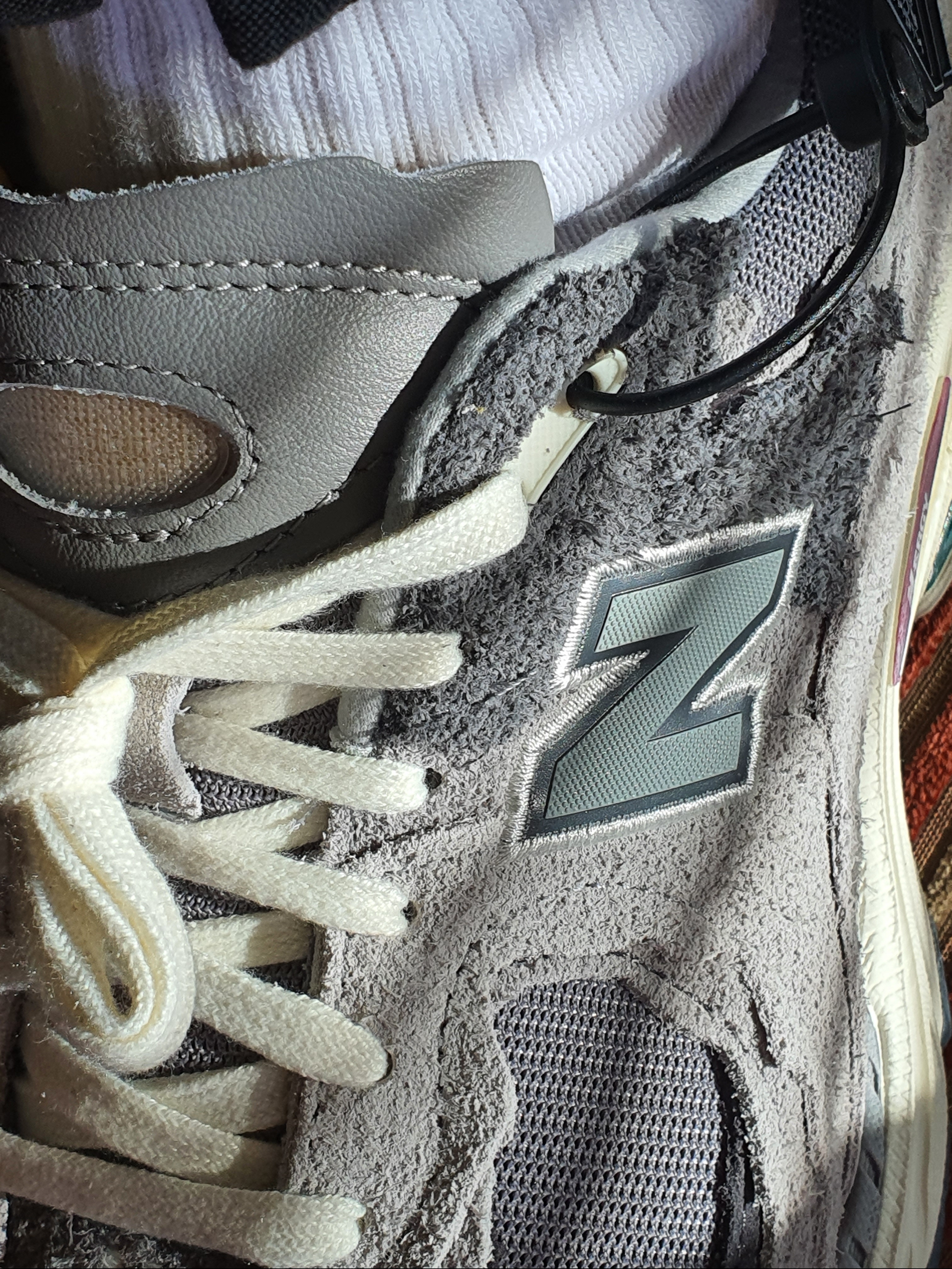 New Balance 2002R Protection Pack Rain Cloud 착용 스타일 - 3