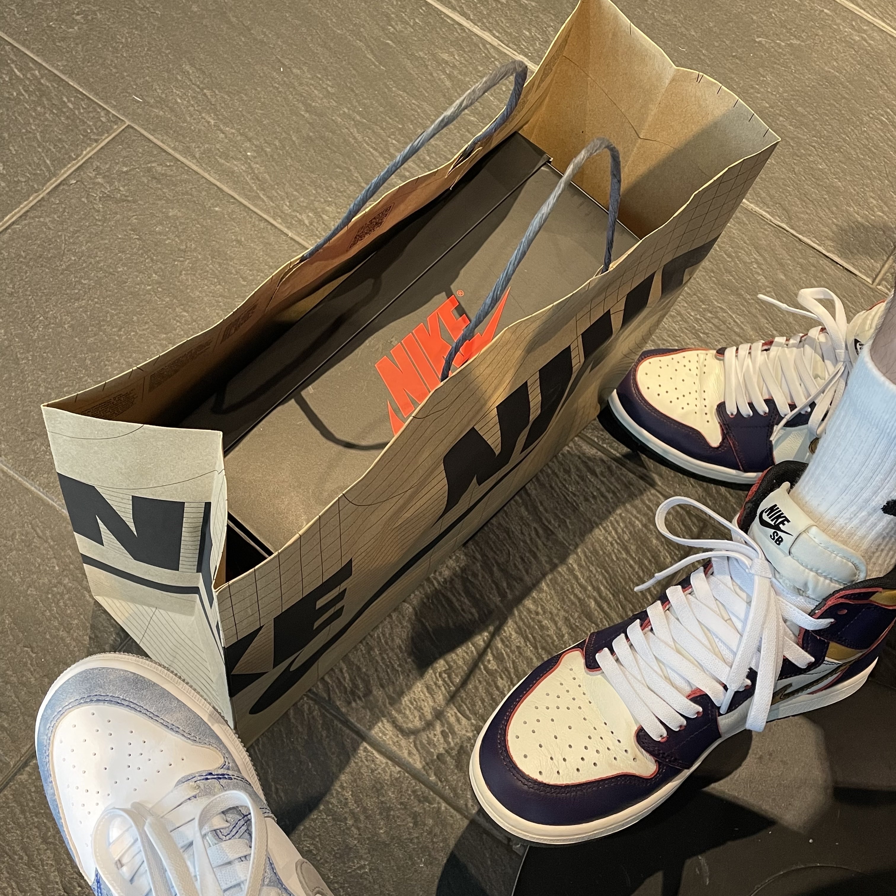 Jordan 1 Retro High OG Hyper Royal, (GS) Jordan 1 Retro High OG Hyper Royal 착용 스타일 - 2