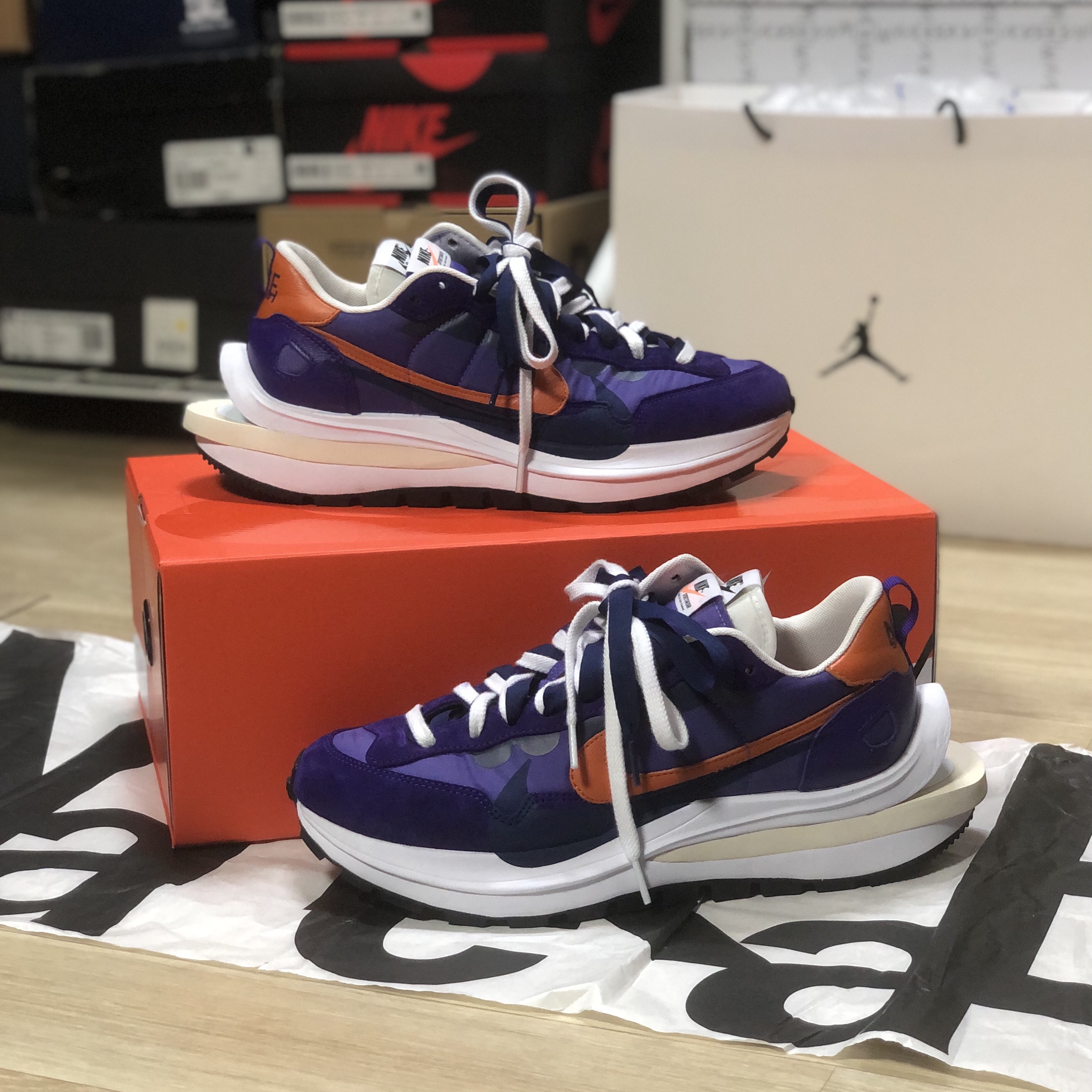Nike x Sacai VaporWaffle Dark Iris 착용 스타일