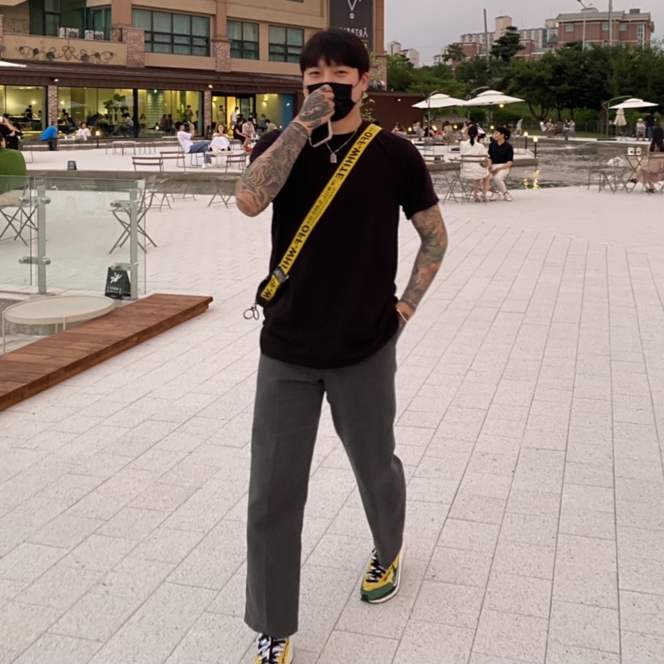 Nike x Sacai VaporWaffle Tour Yellow & Gorge Green Sail 착용 스타일