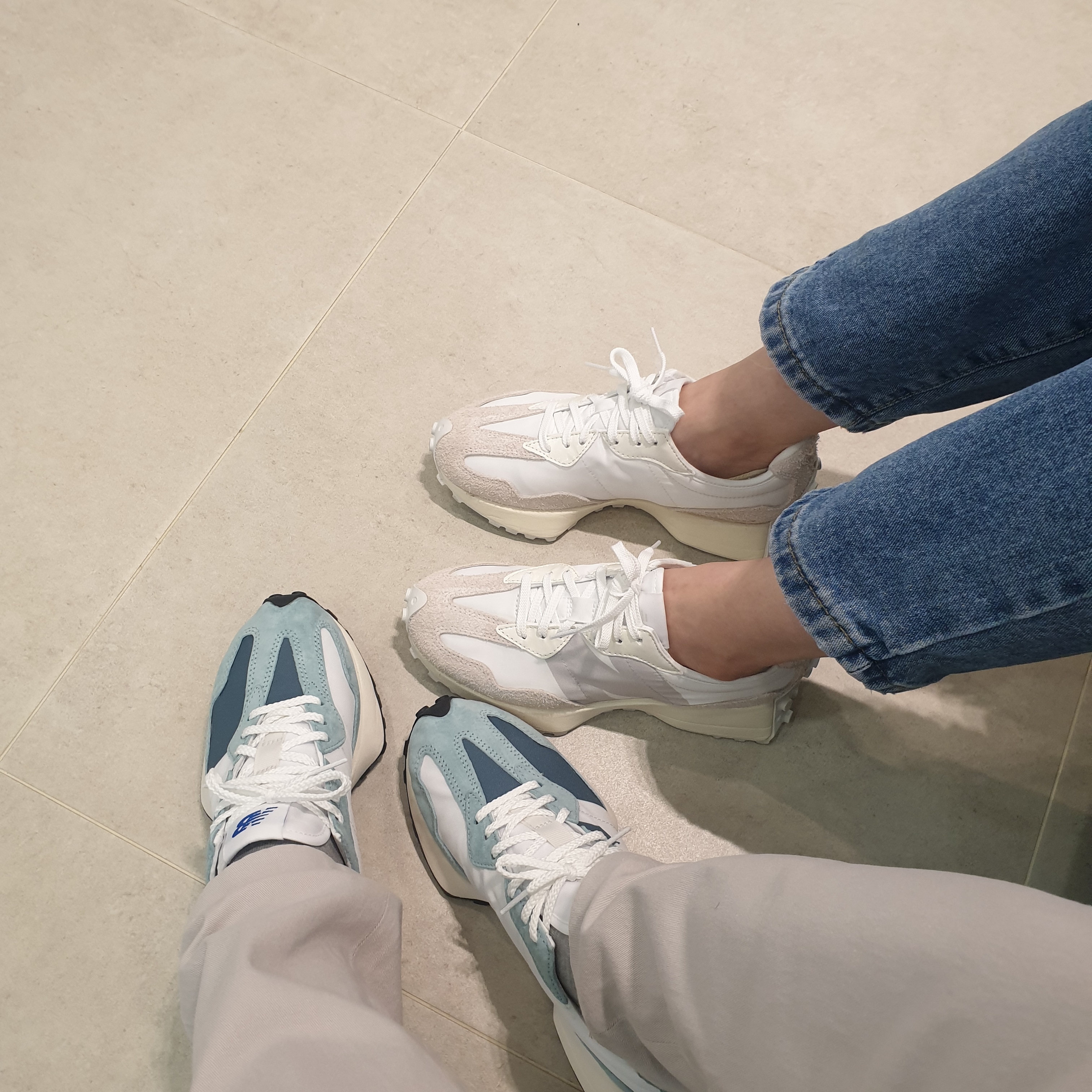 (W) New Balance 327 White Moonbeam, (W) New Balance 327 Teal White 착용 스타일