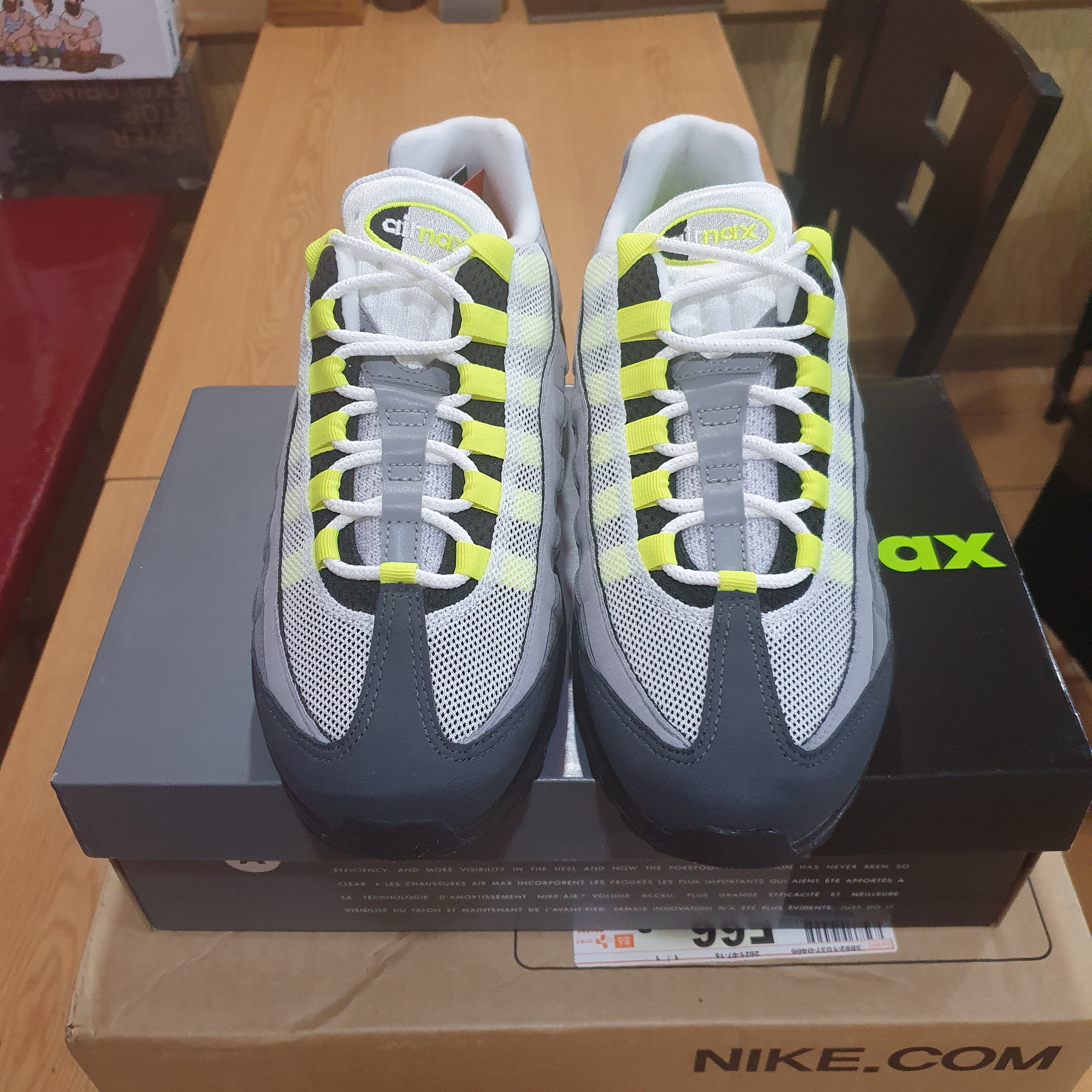 Nike Air Max 95 OG Neon Yellow 2020 착용 스타일 - 3