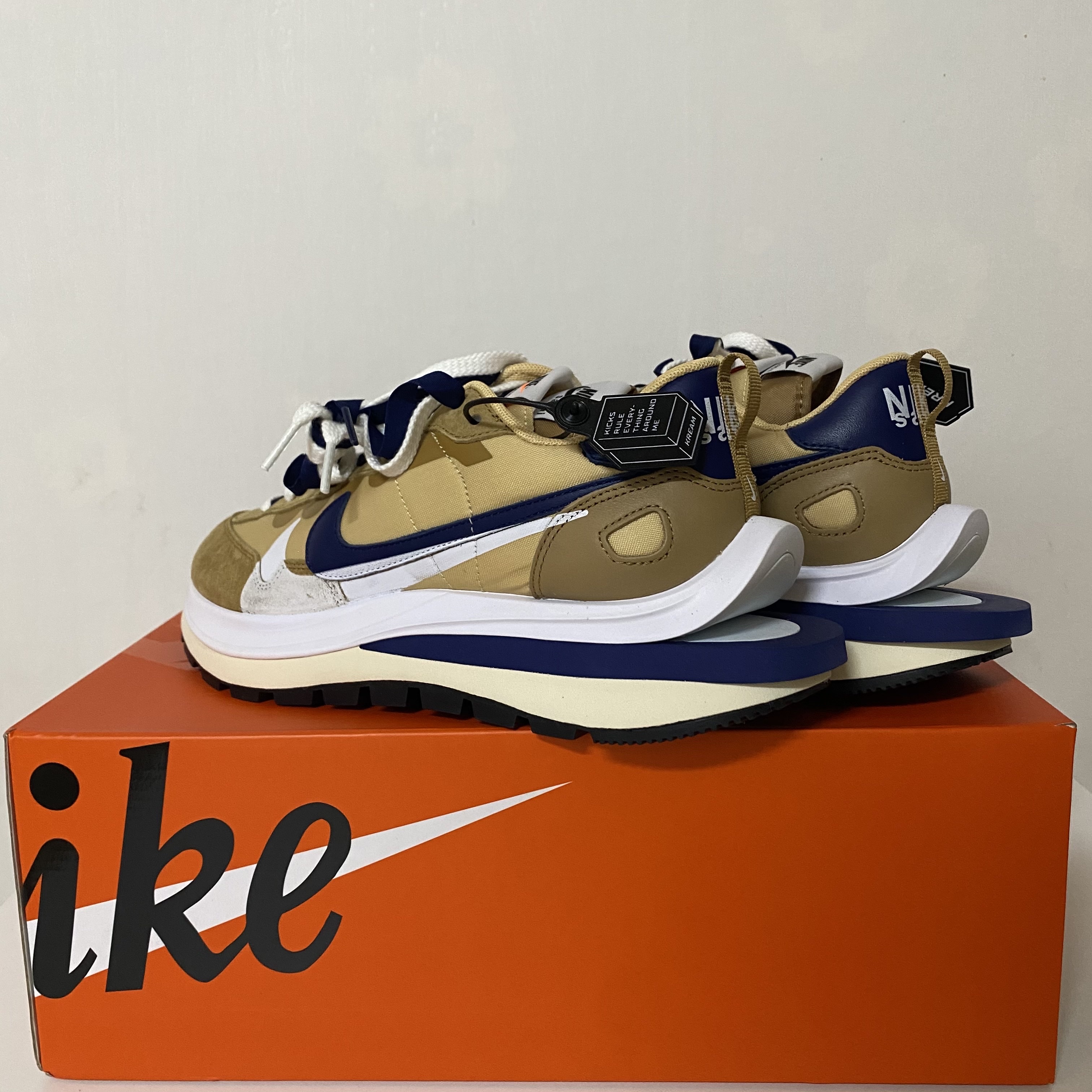 Nike x Sacai VaporWaffle Sesame and Blue Void 착용 스타일 - 2