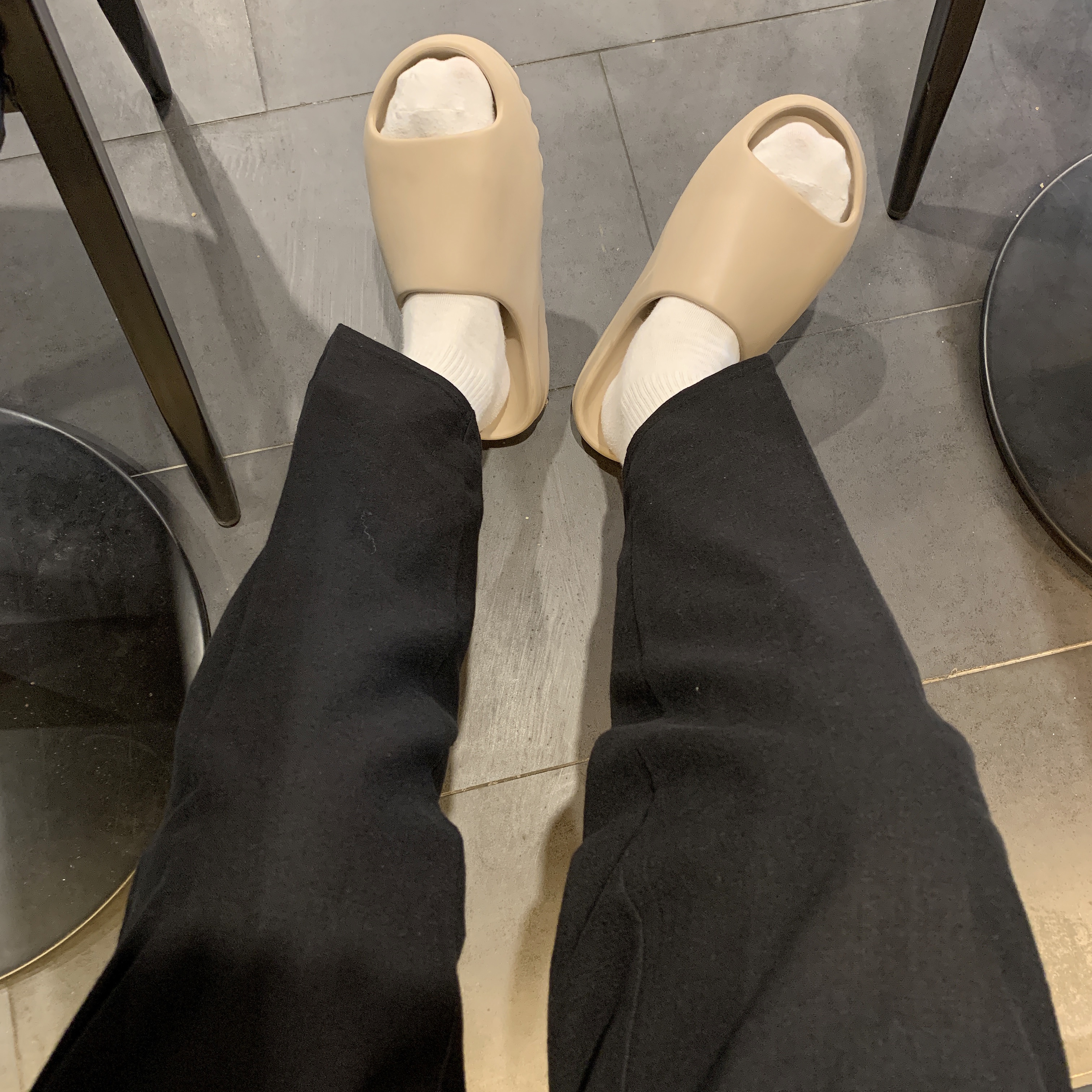 Adidas Yeezy Slide Pure 착용 스타일