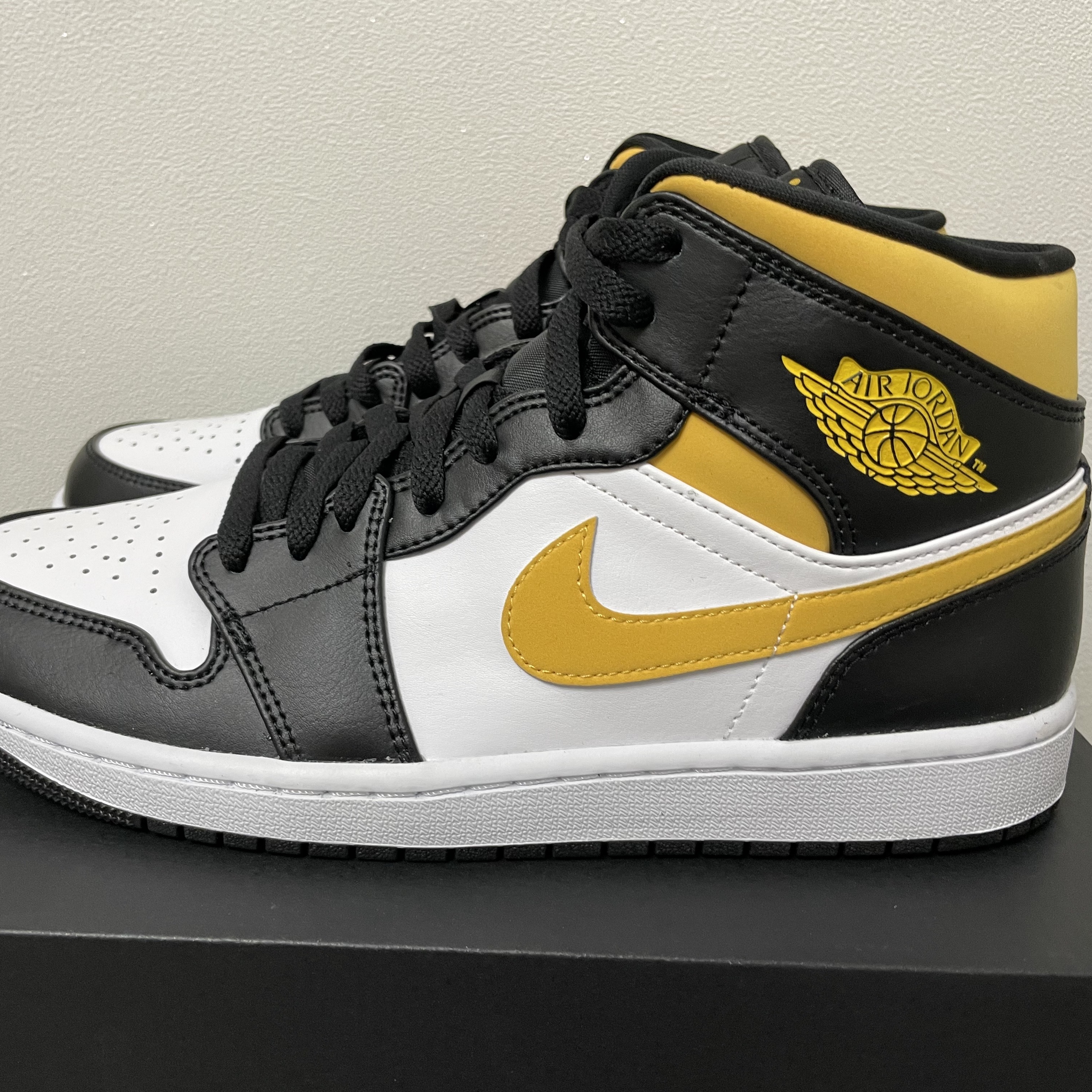 Jordan 1 Mid Pollen 착용 스타일