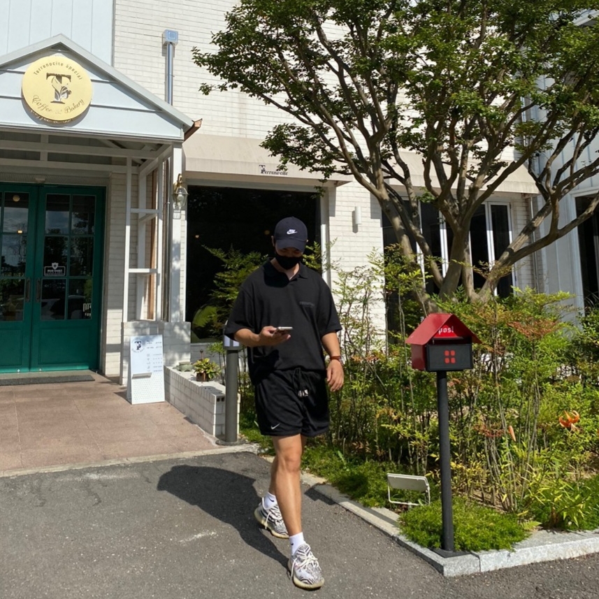 Essentials Short Sleeve Boxy Polo Dark Slate/Stretch Limo/Black - 20SS, Nike x Fear of God Basketball Shorts Off Noir 착용 스타일 - 3