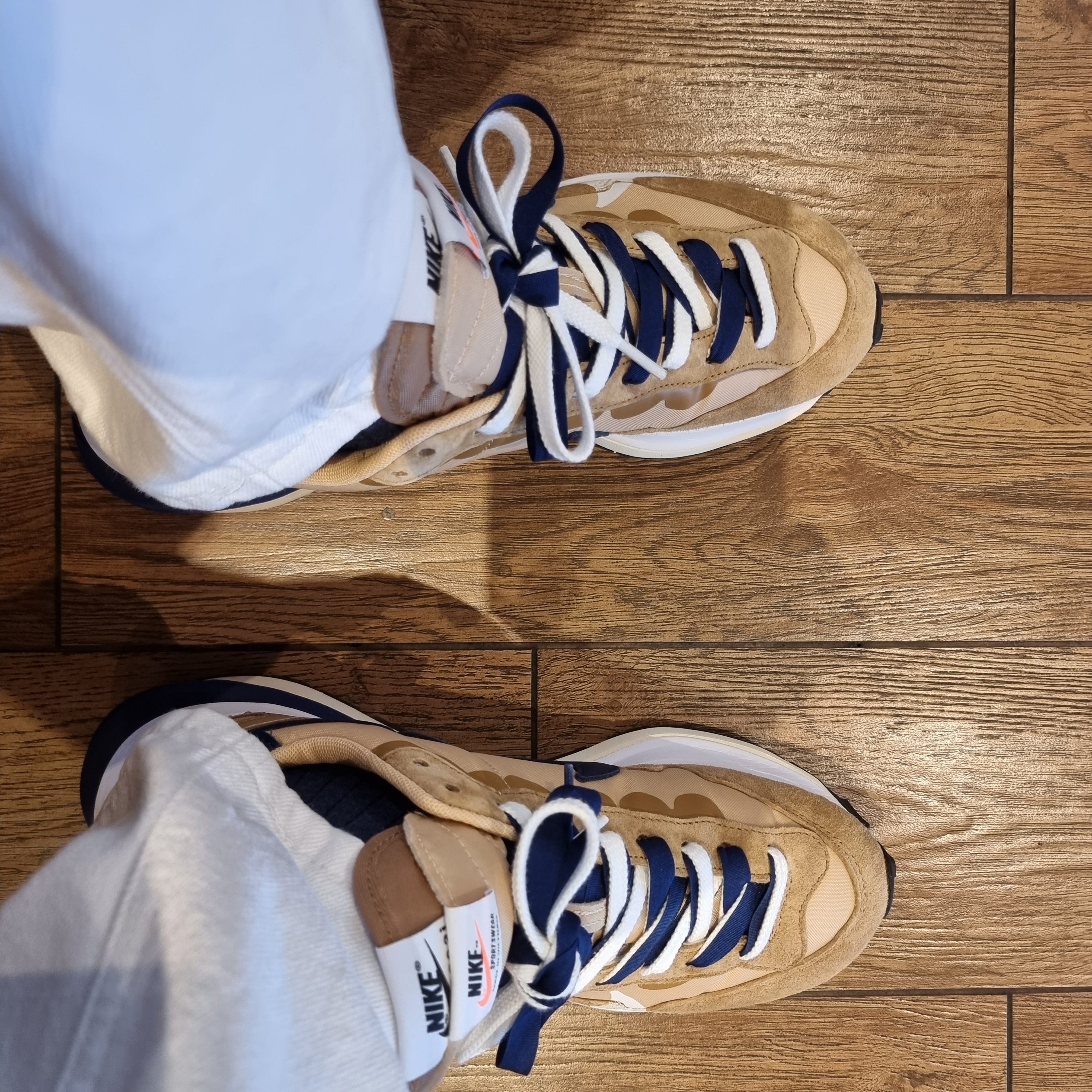 Nike x Sacai VaporWaffle Sesame and Blue Void 착용 스타일