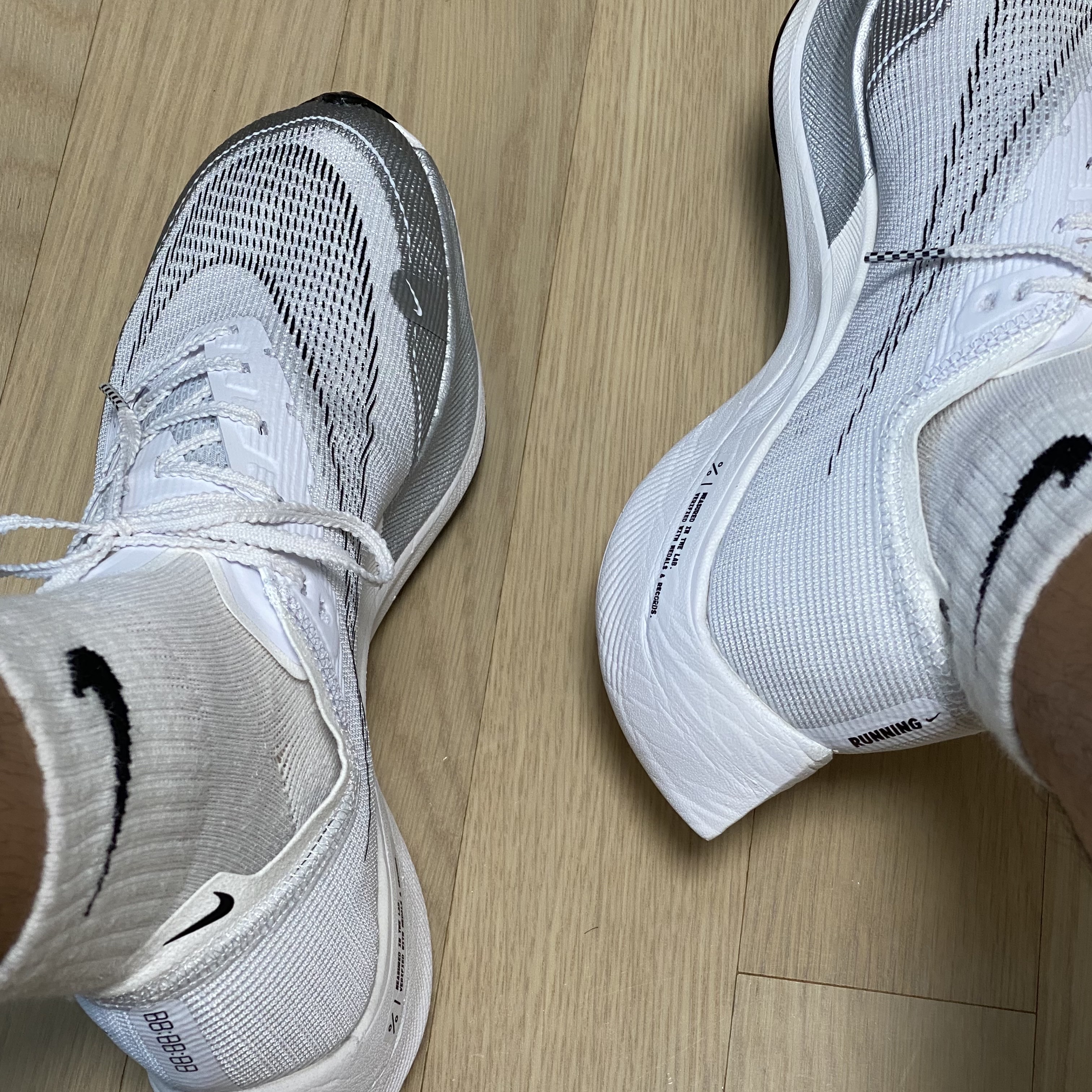 Nike ZoomX Vaporfly Next% 2 White Metallic Silver 착용 스타일