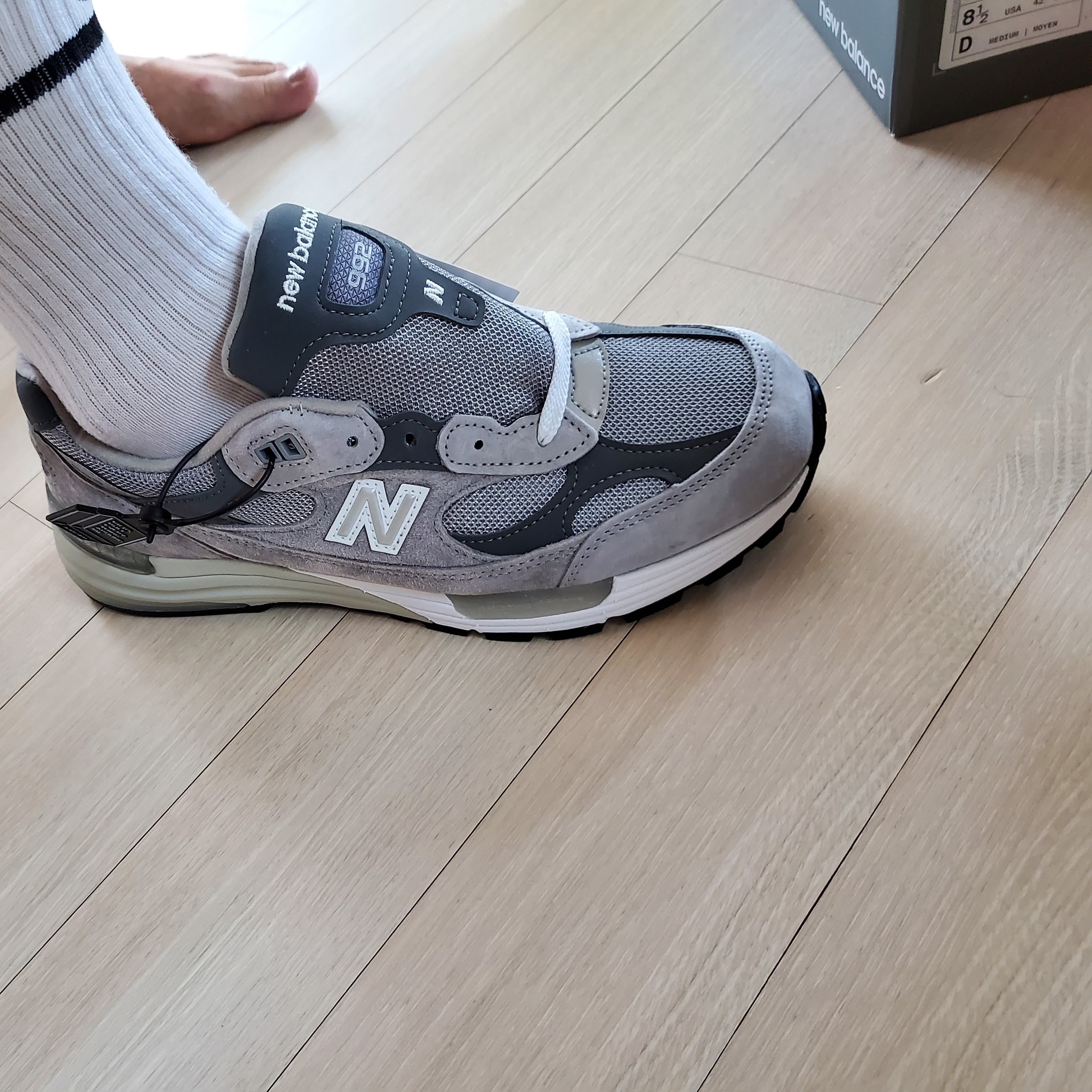 New Balance 992 Made in USA Grey - D Standard 착용 스타일 - 2