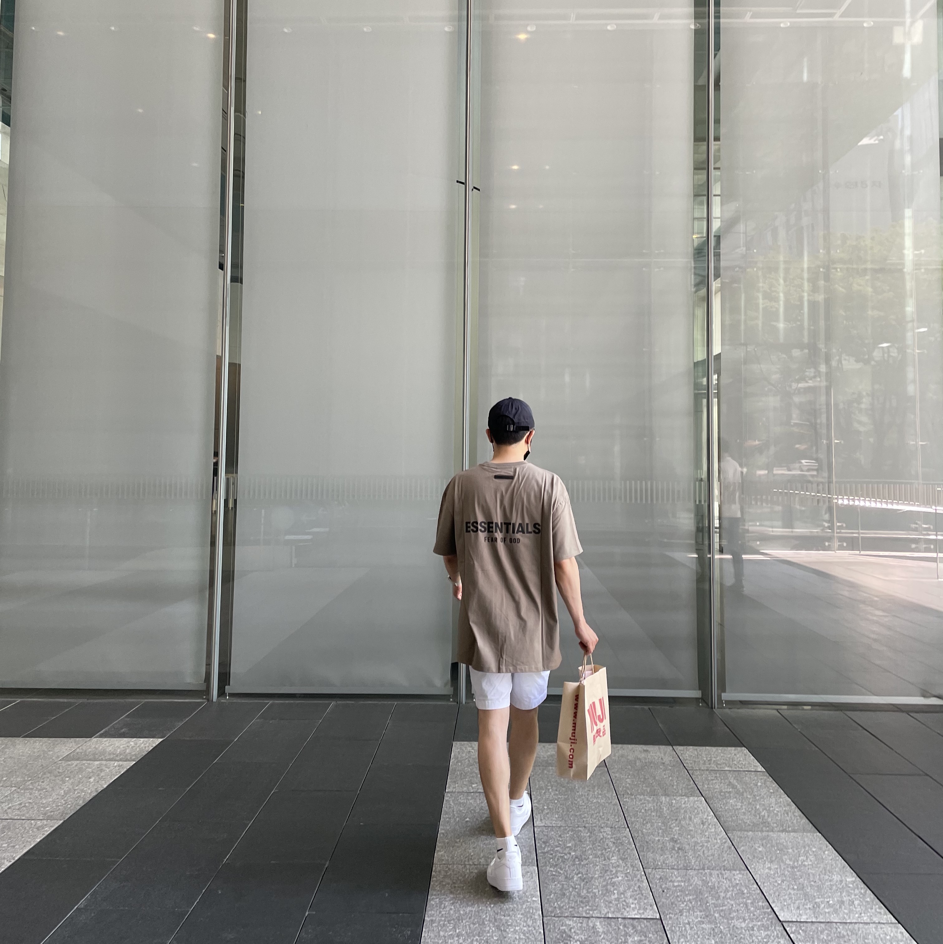 Essentials T-Shirt Taupe - 21SS, Nike Air Force 1 '07 Low White 착용 스타일 - 2