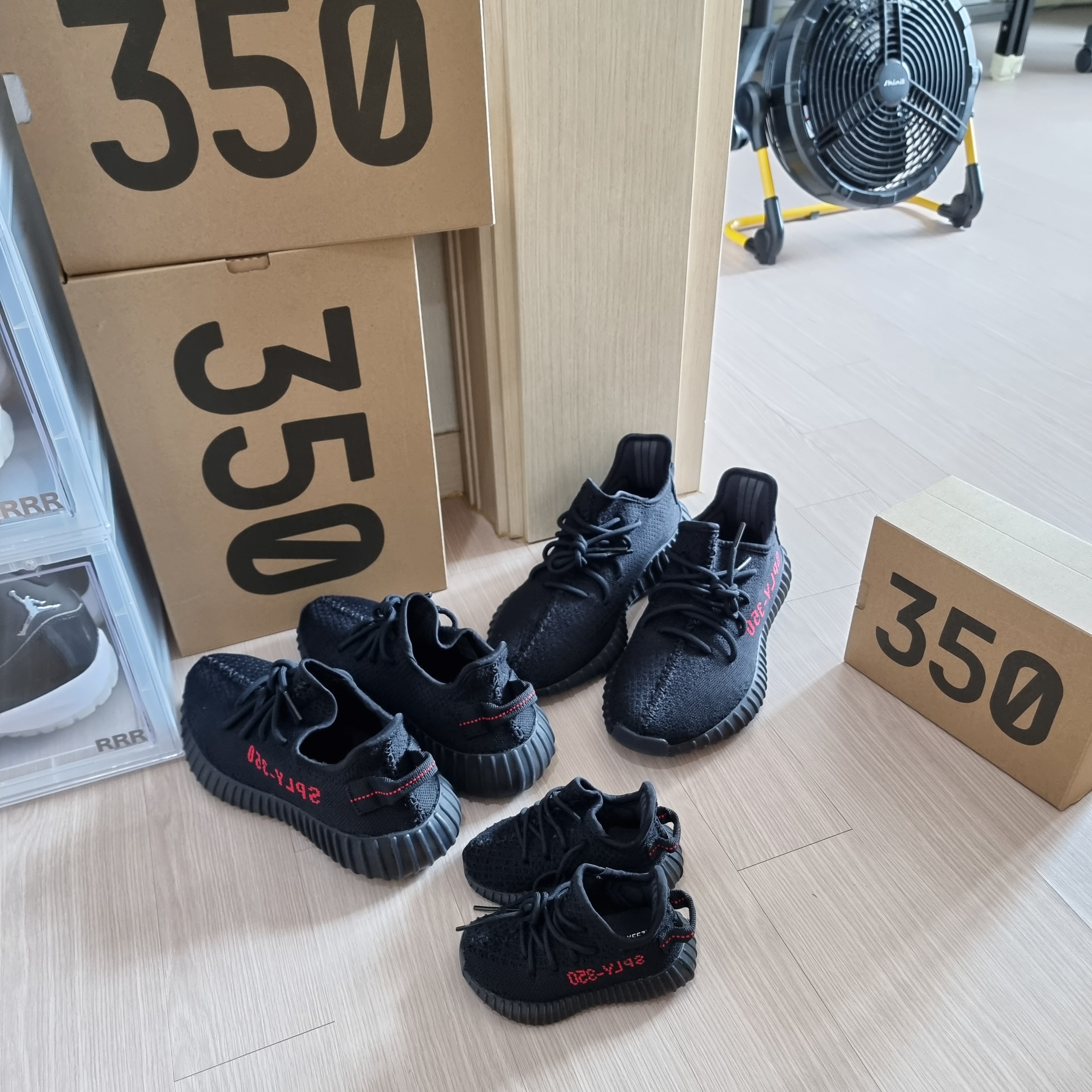 Adidas Yeezy Boost 350 V2 Black Red 2020, (Infant) Adidas Yeezy Boost 350 V2 Black Red 2017 착용 스타일 - 1