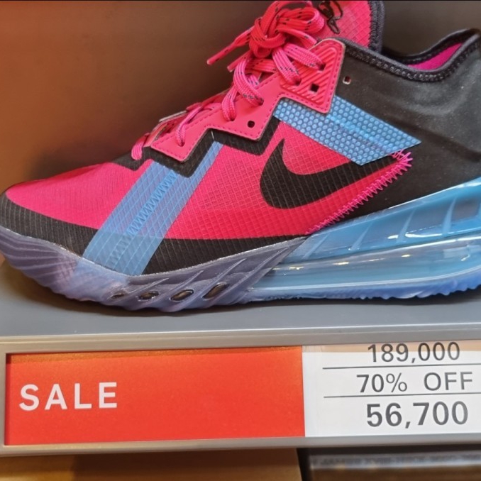 Nike LeBron 18 Low Neon Nights, Nike Kyrie 6 Trophies 착용 스타일 - 1