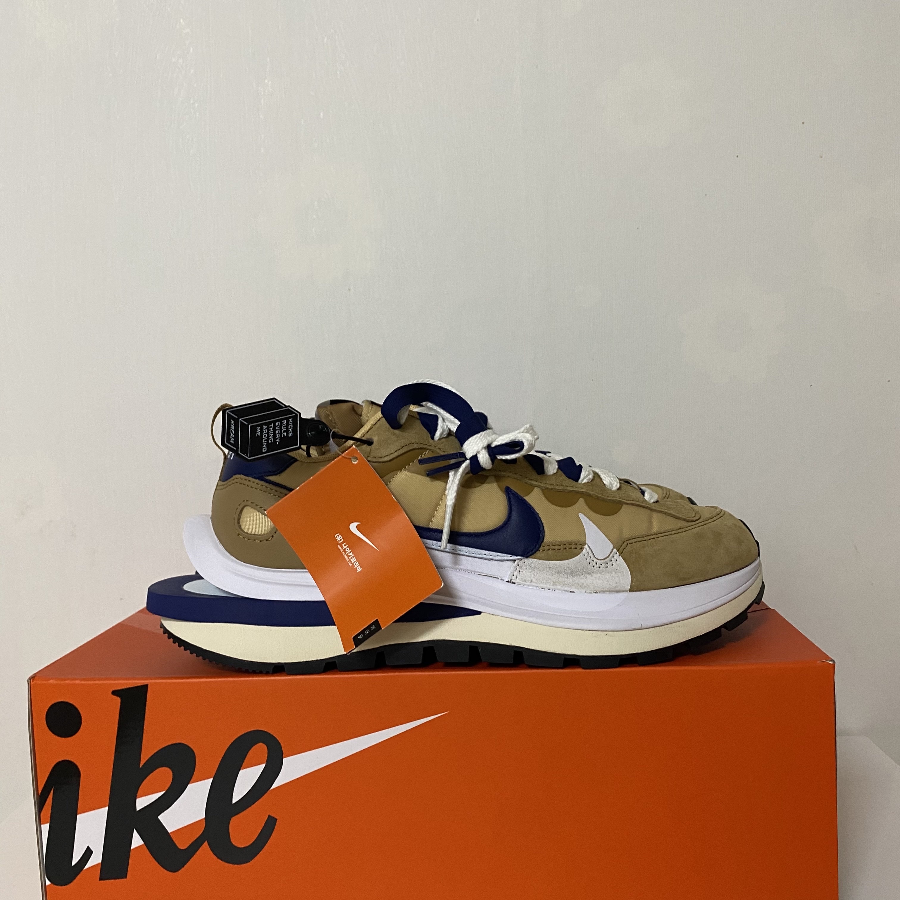 Nike x Sacai VaporWaffle Sesame and Blue Void 착용 스타일 - 3