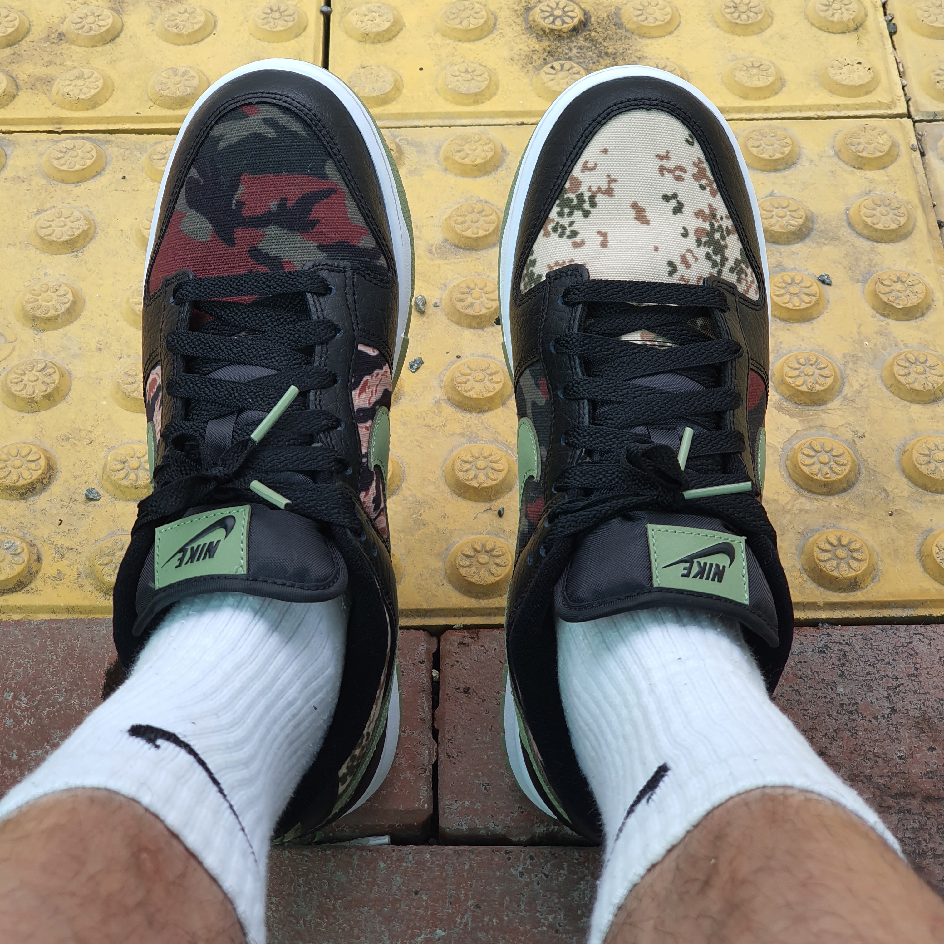 Nike Dunk Low SE Black Multi Camo 착용 스타일