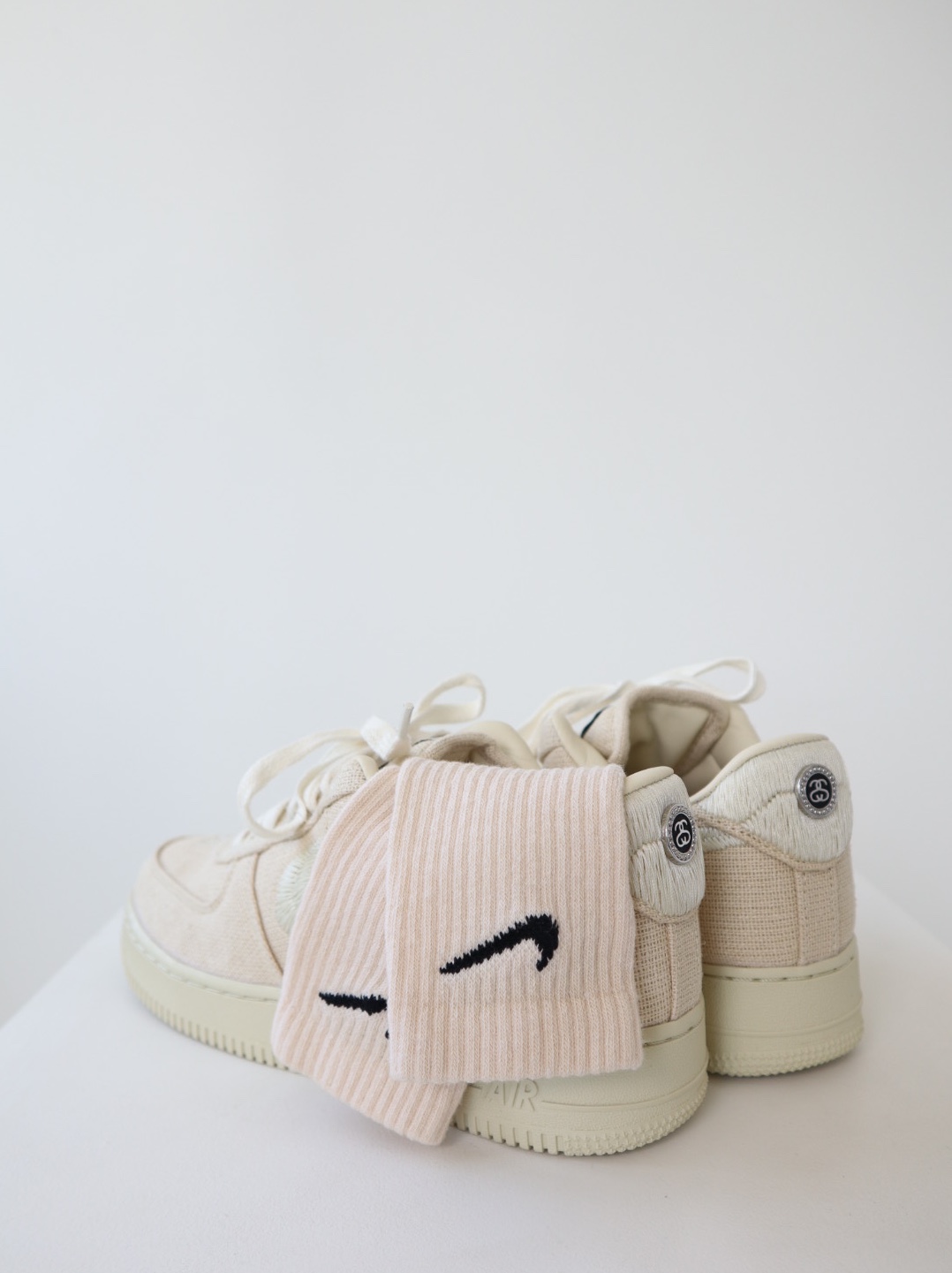 Nike x Stussy Air Force 1 Low Fossil 착용 스타일
