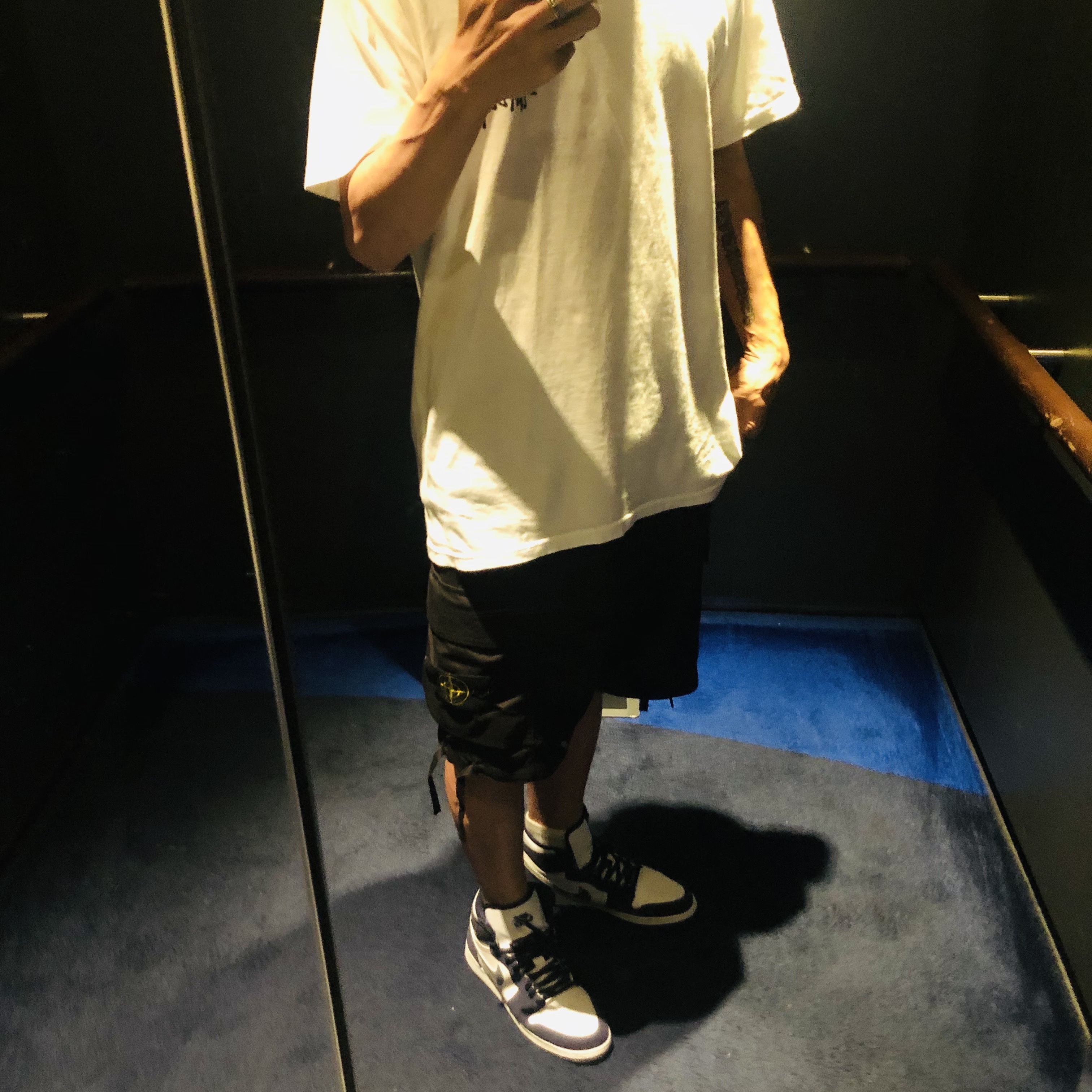 Jordan 1 Retro High OG CO.JP Midnight Navy, Stussy Ocean Dream T-Shirt White 착용 스타일