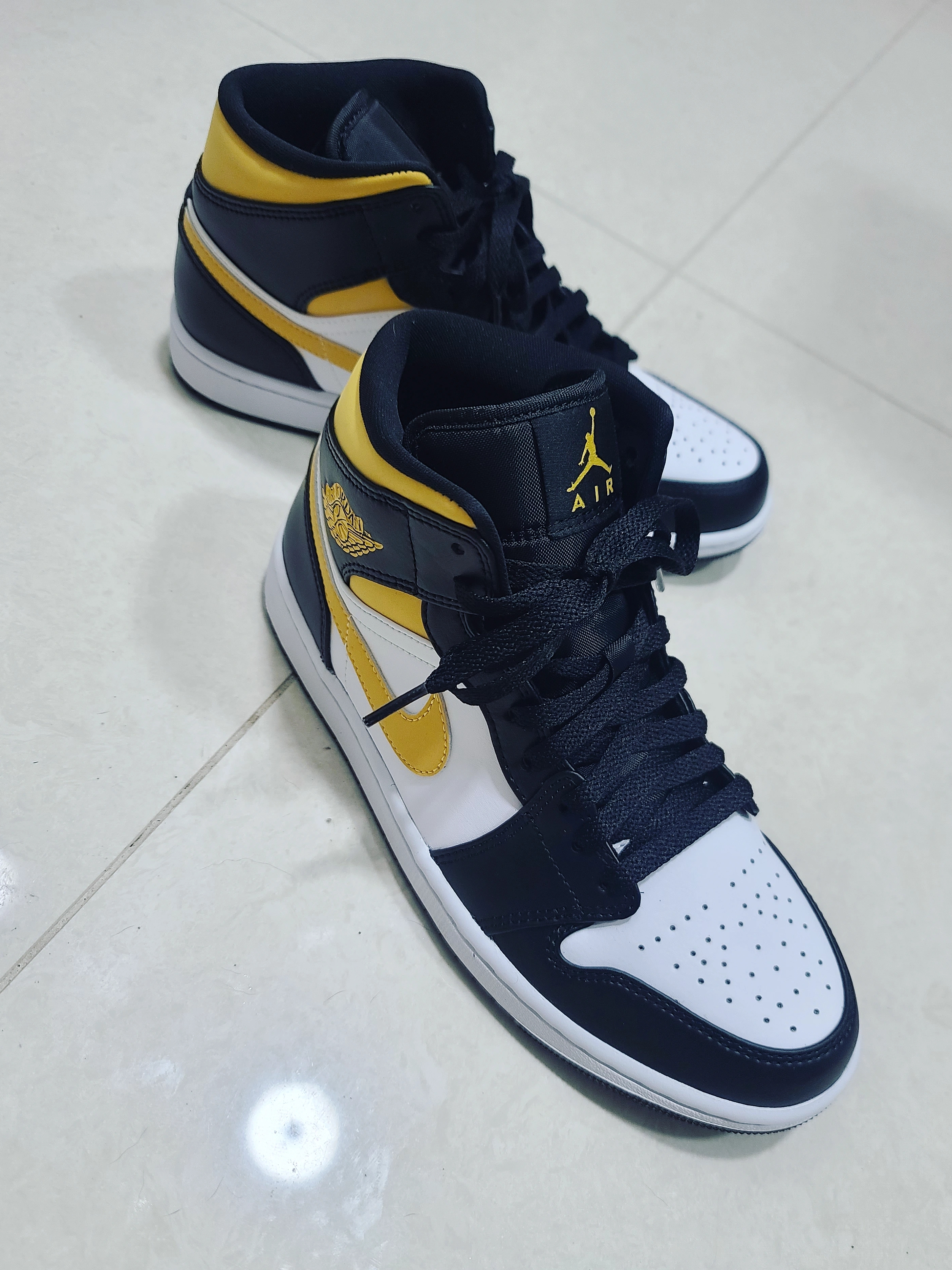 Jordan 1 Mid Pollen 착용 스타일