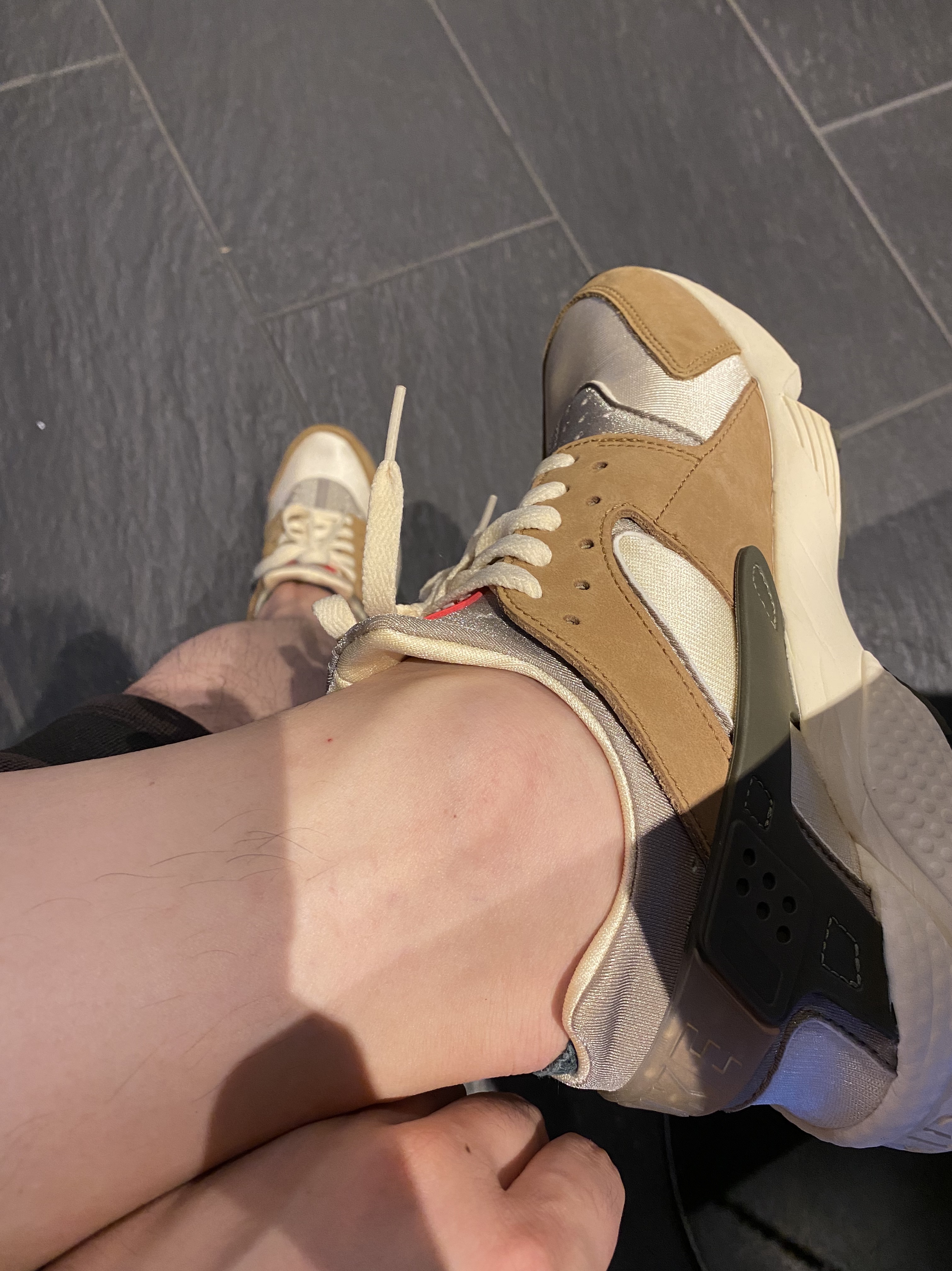 Nike x Stussy Air Huarache LE Desert Oak, Nike Dunk Low Retro Black 착용 스타일 - 2