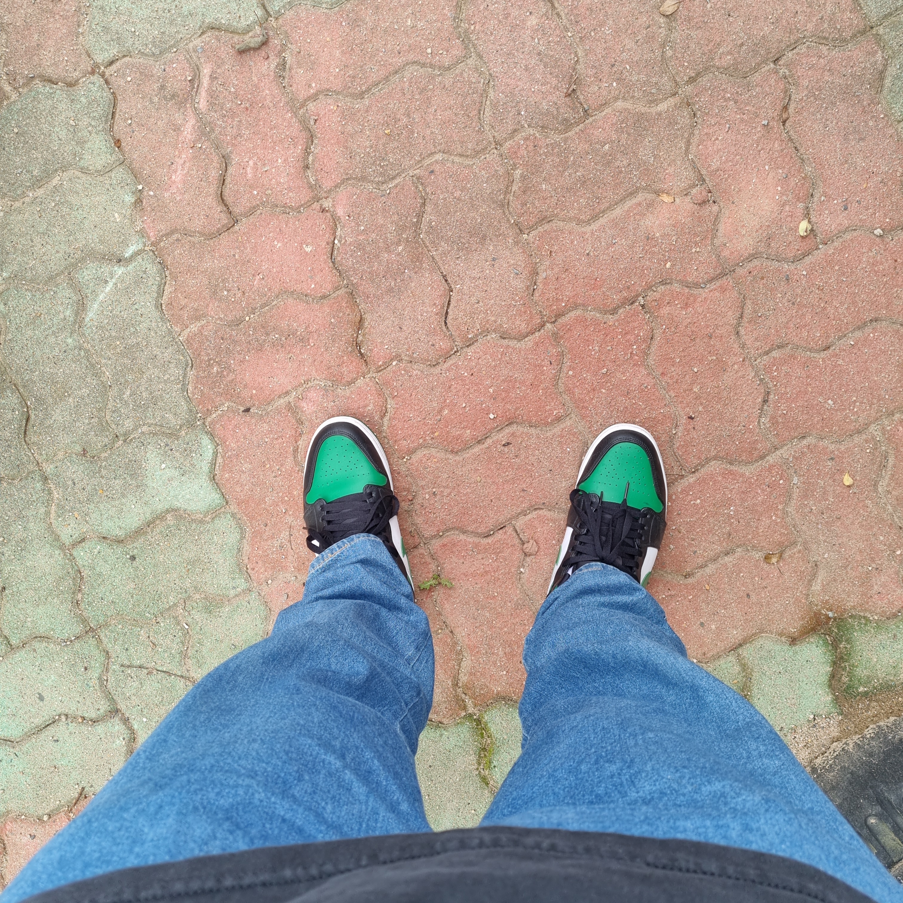 Jordan 1 Mid Green Toe 착용 스타일