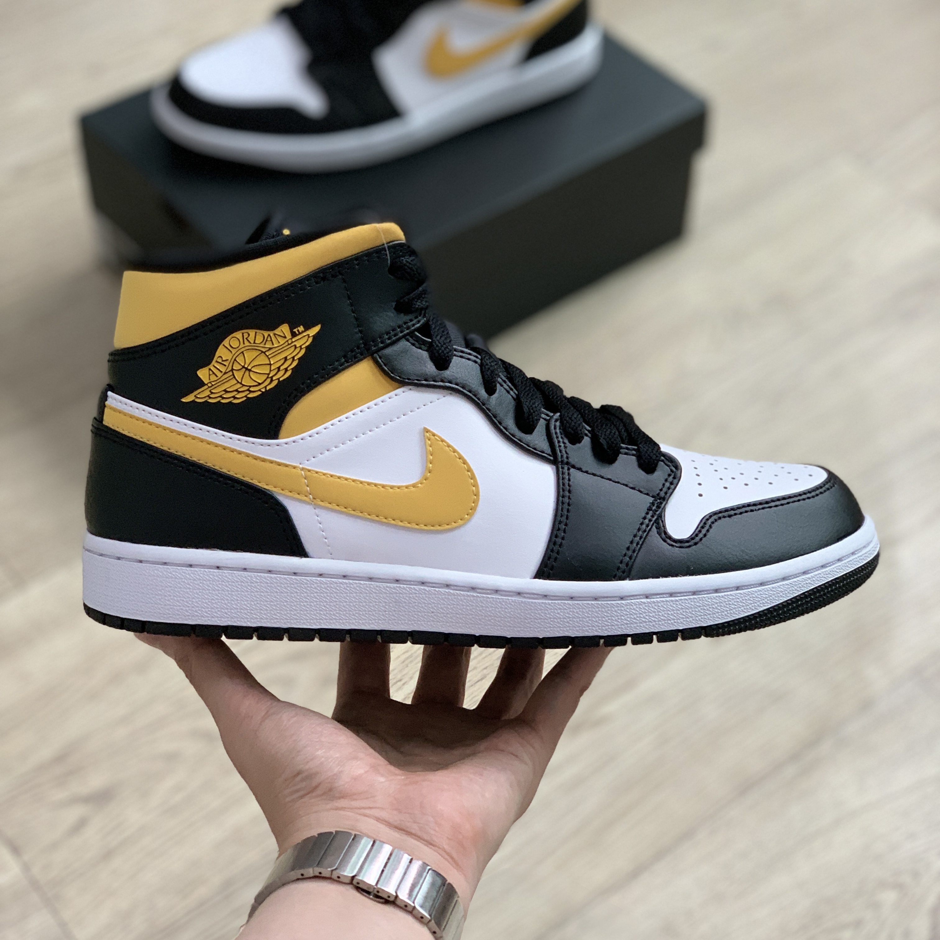 Jordan 1 Mid Pollen 착용 스타일
