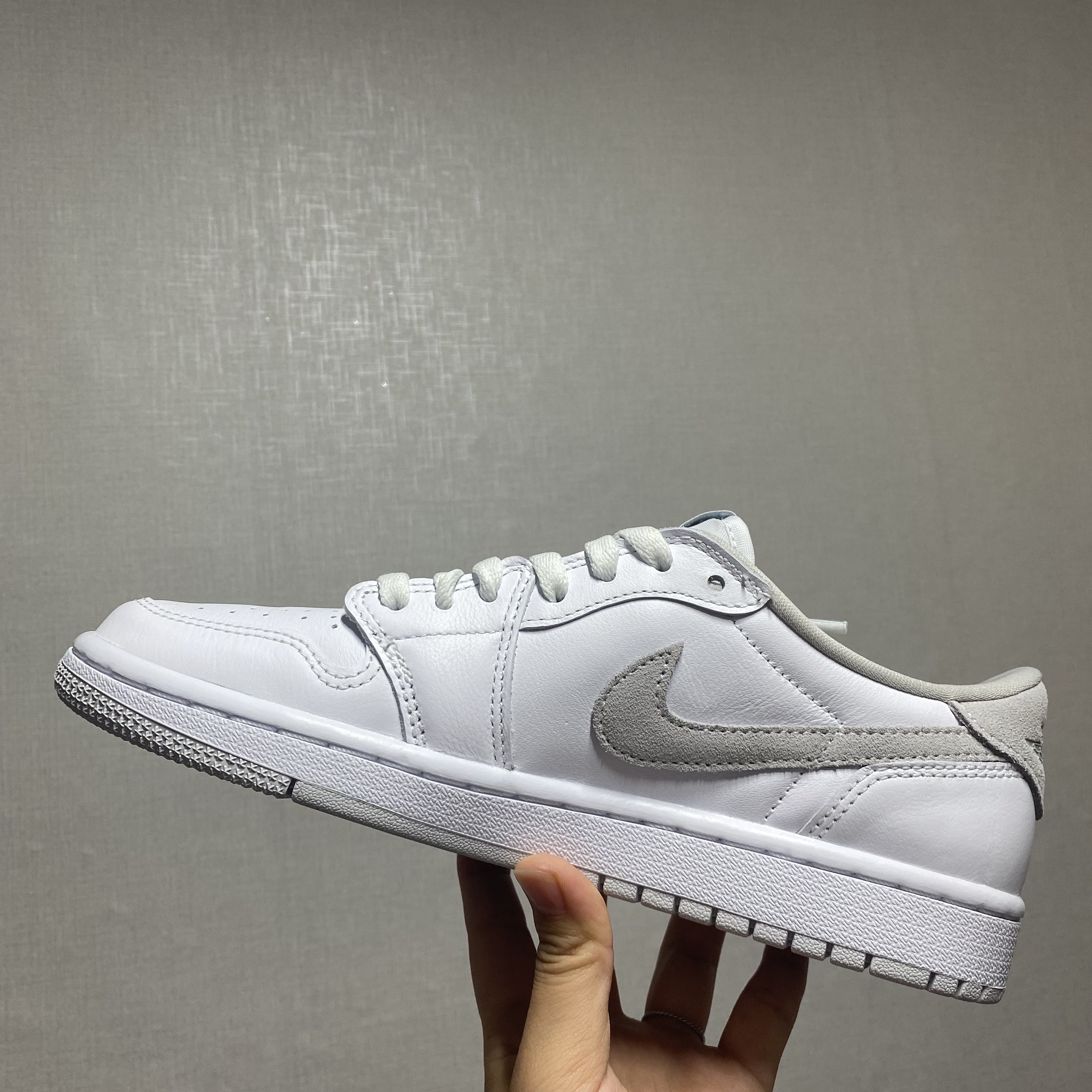 Jordan 1 Low OG Neutral Grey 착용 스타일
