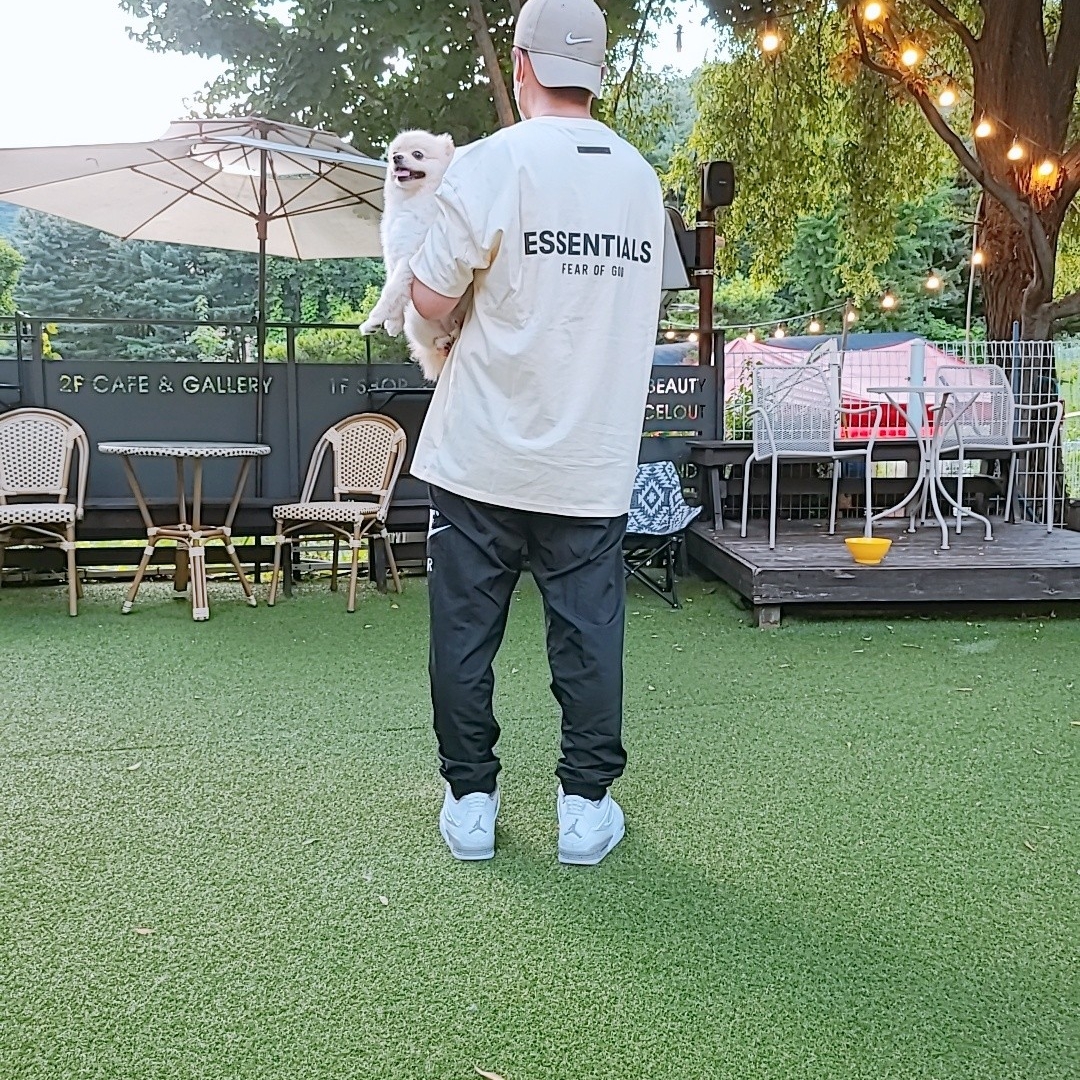 Essentials T-Shirt Cream - 21SS, Jordan 4 Retro Tech White 착용 스타일 - 1