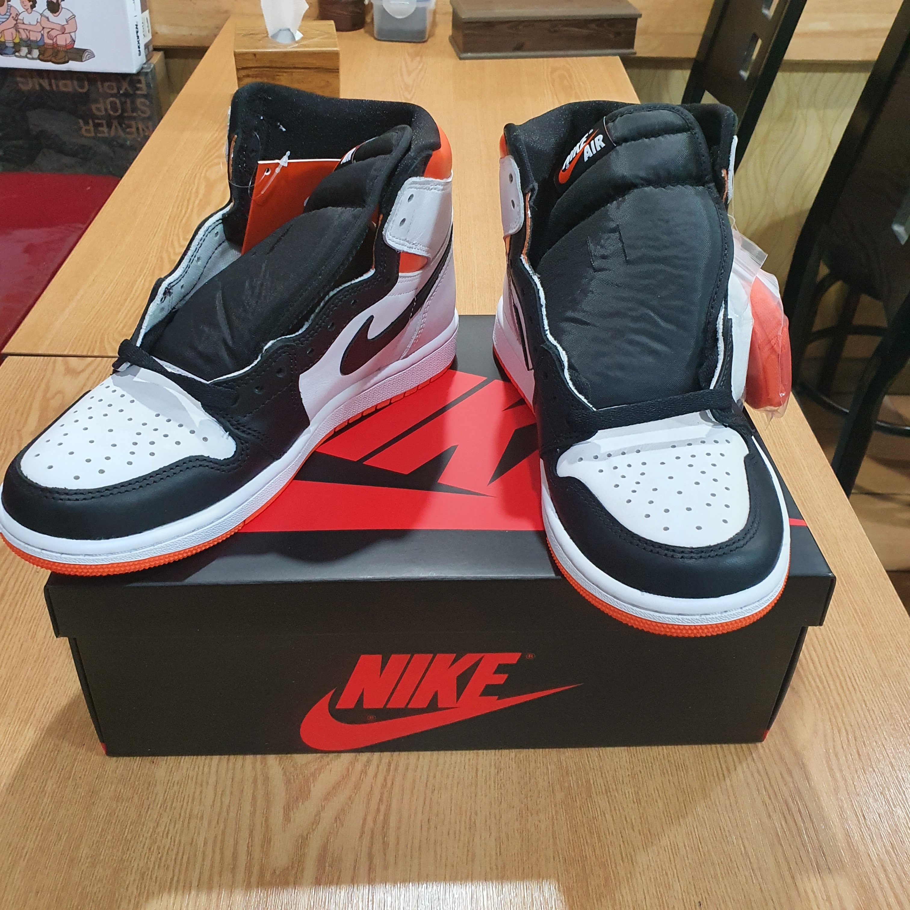 Jordan 1 Retro High OG Electro Orange 착용 스타일 - 1