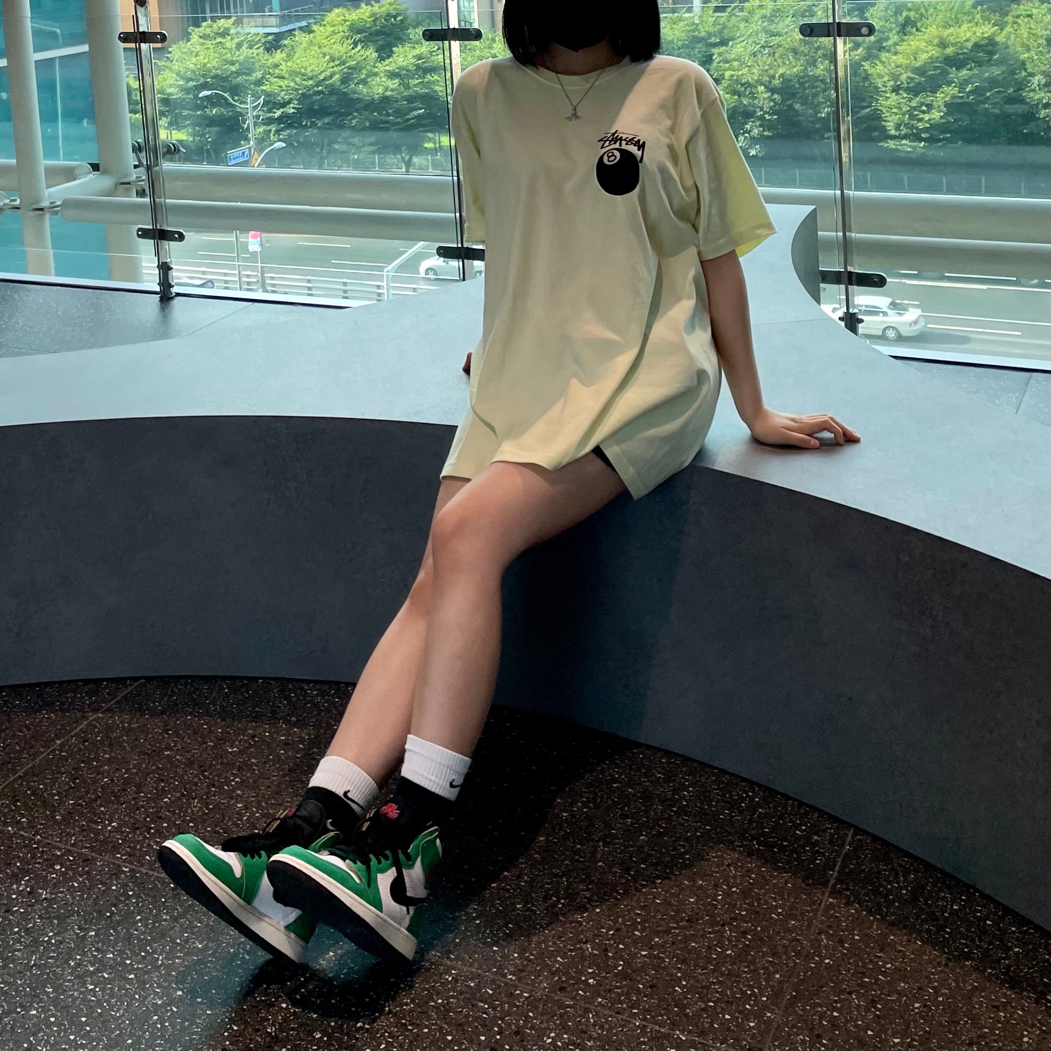 Stussy 8 Ball T-Shirt Pale Yellow - 21SS, (W) Jordan 1 Retro High OG Lucky Green 착용 스타일 - 2