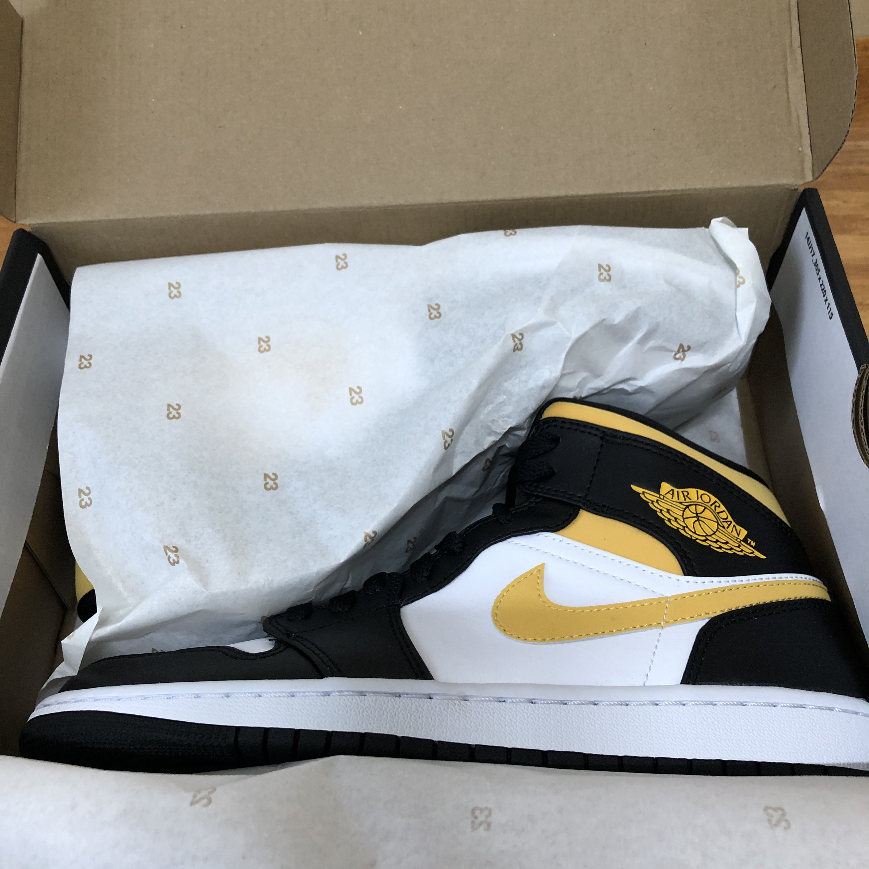 Jordan 1 Mid Pollen 착용 스타일 - 1