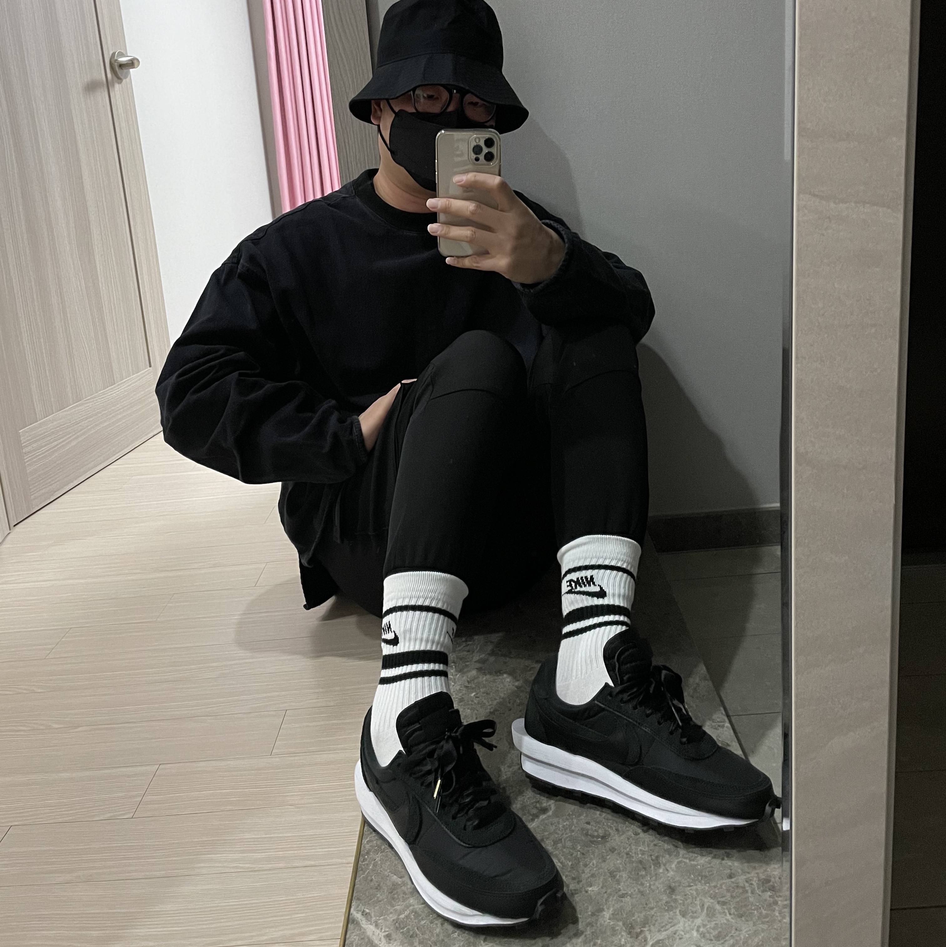 Nike x Sacai LDWaffle Black Nylon 착용 스타일
