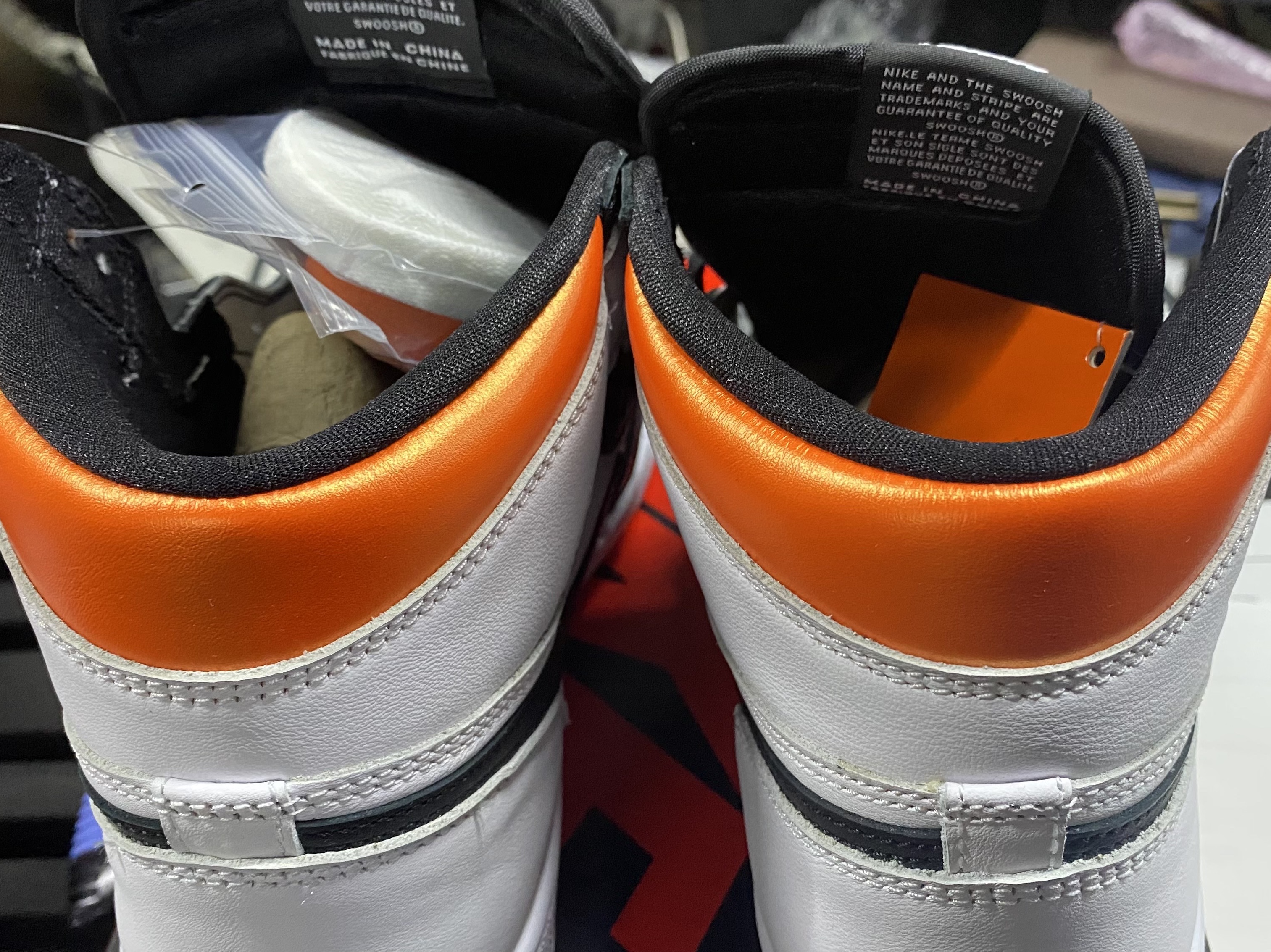 Jordan 1 Retro High OG Electro Orange 착용 스타일 - 3