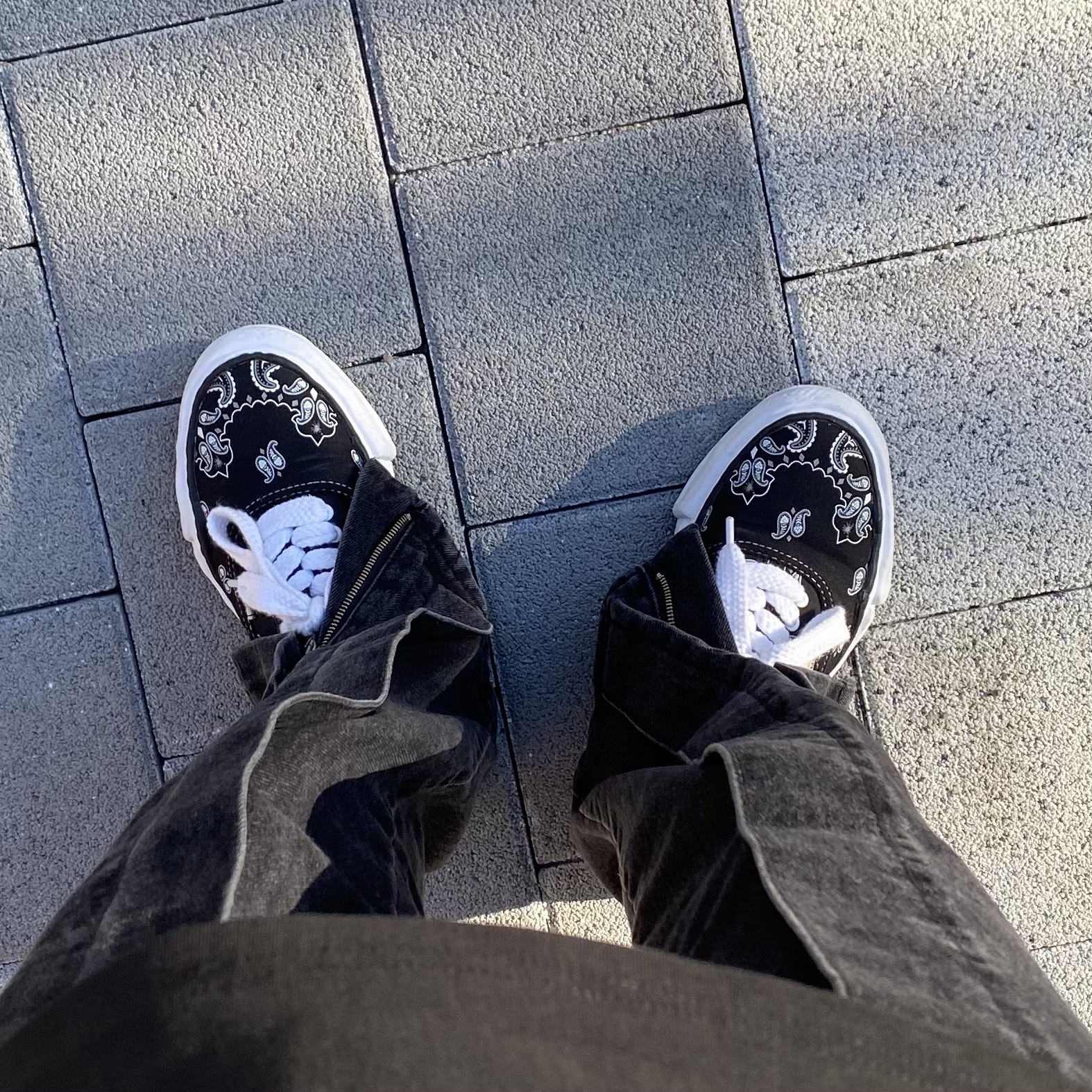 Maison Mihara Yasuhiro Baker OG Sole Bandana Low-top Sneakers Black 착용 스타일